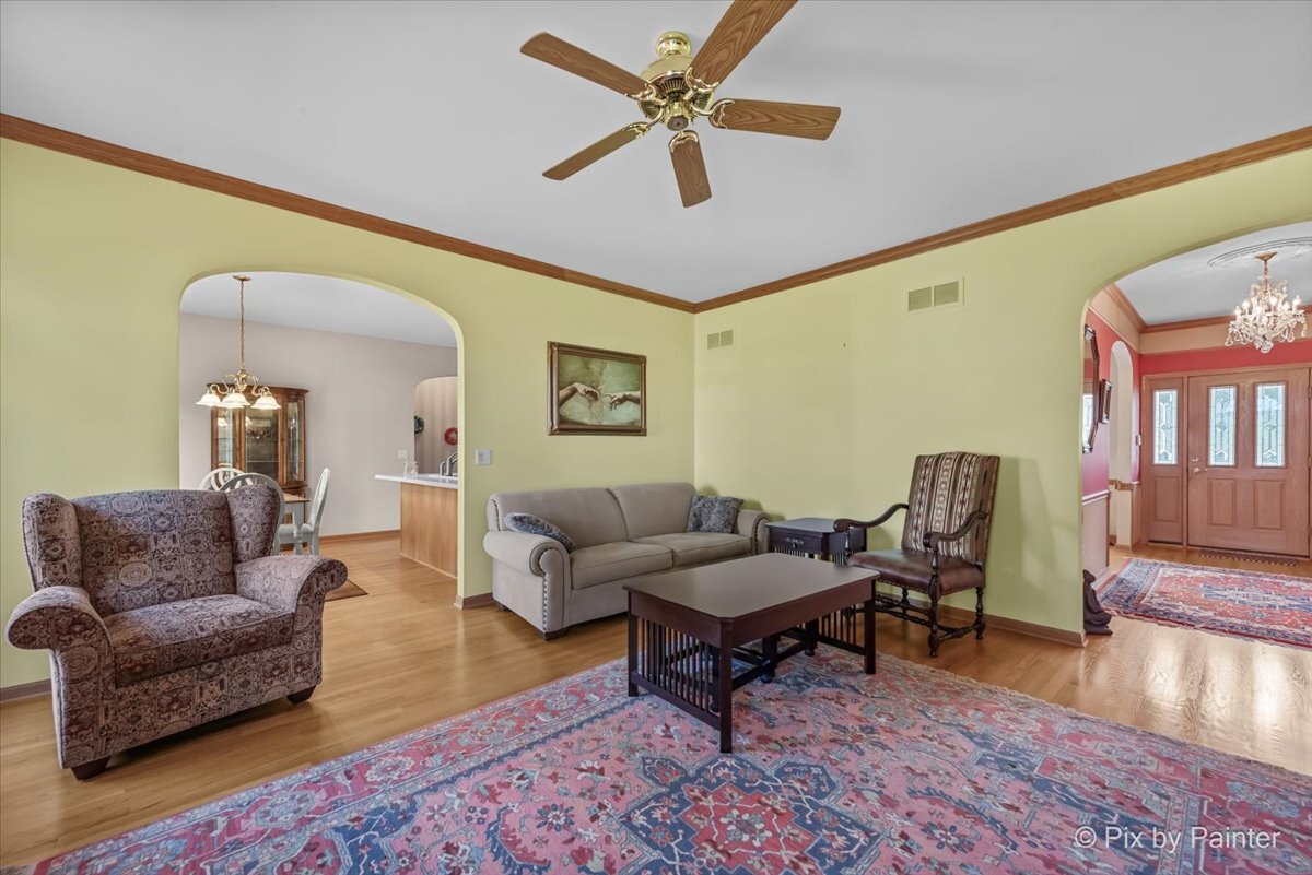 602 Woodside Terrace, Hampshire, IL 60140