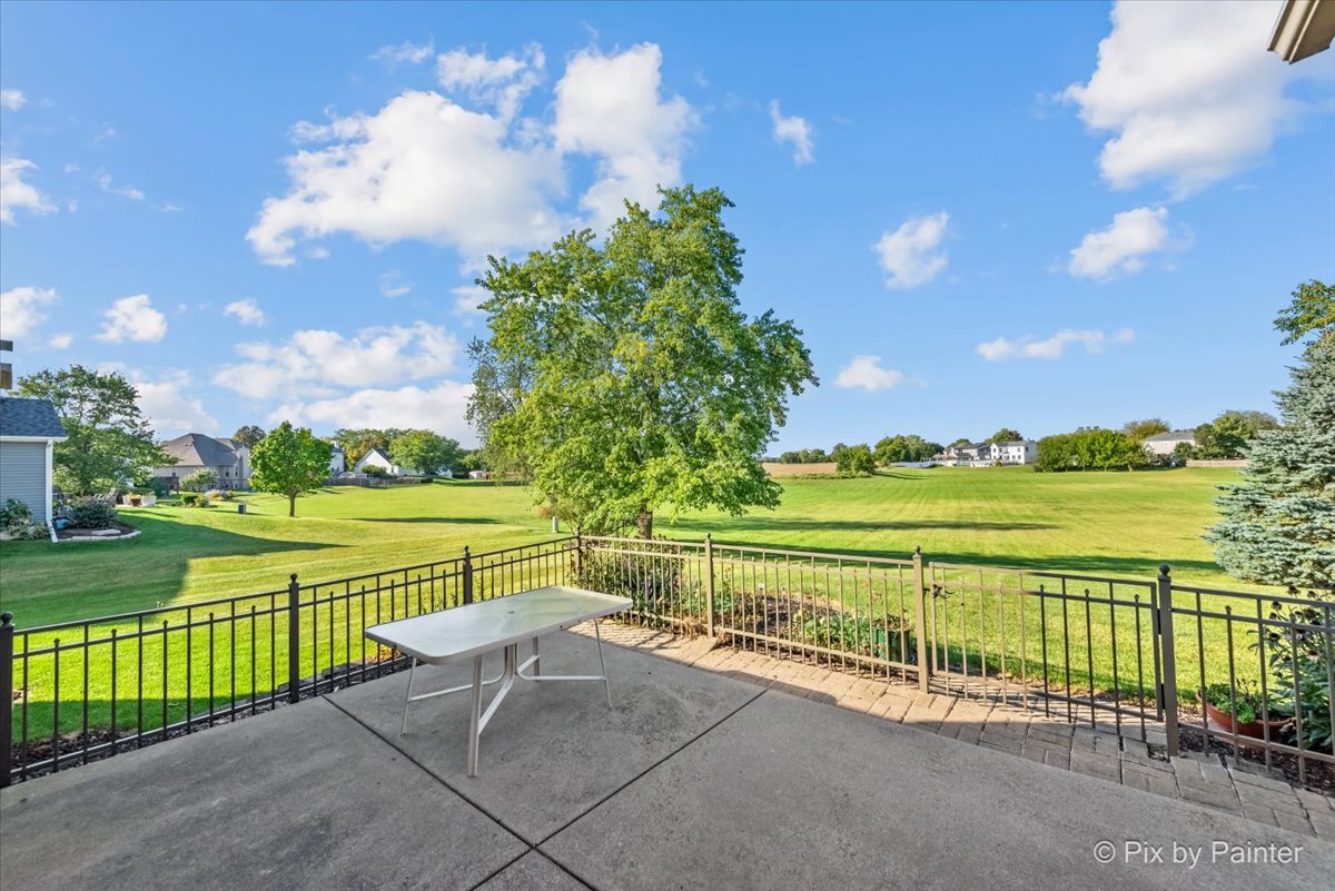 602 Woodside Terrace, Hampshire, IL 60140