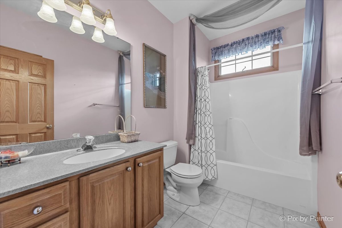 602 Woodside Terrace, Hampshire, IL 60140