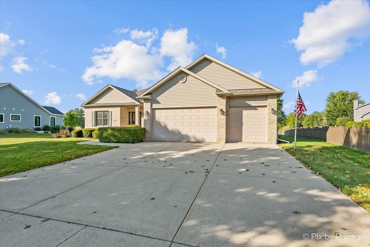 602 Woodside Terrace, Hampshire, IL 60140