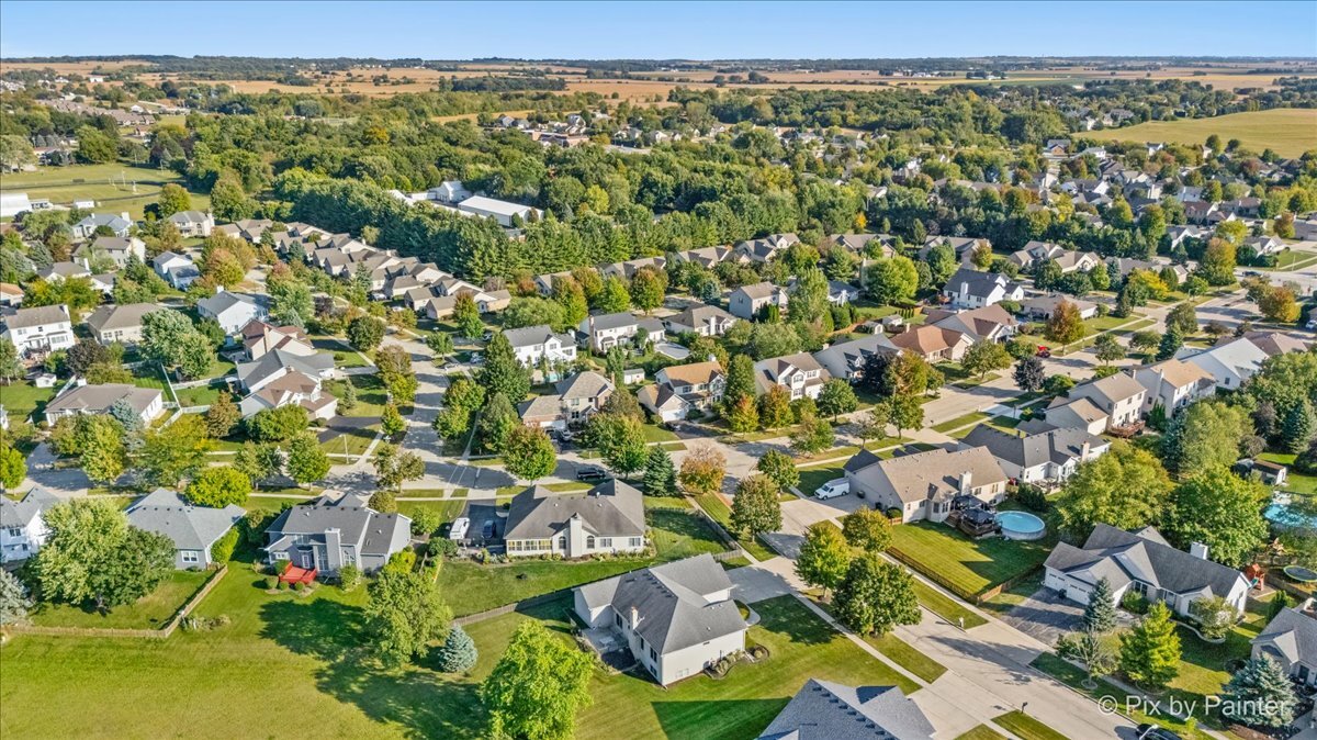 602 Woodside Terrace, Hampshire, IL 60140