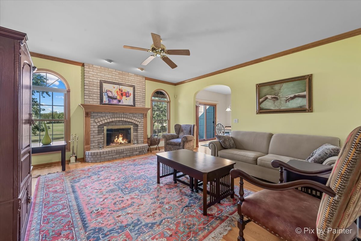 602 Woodside Terrace, Hampshire, IL 60140