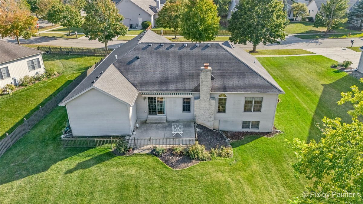 602 Woodside Terrace, Hampshire, IL 60140