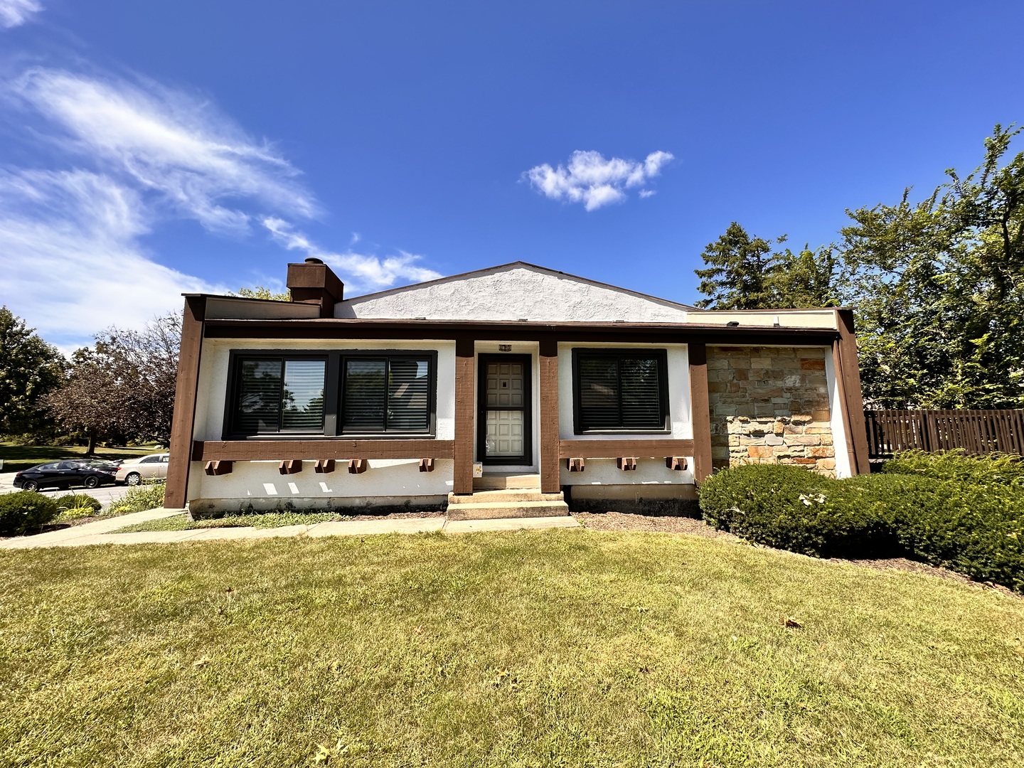 183 Cascade Drive, Indian Head Park, IL 60525