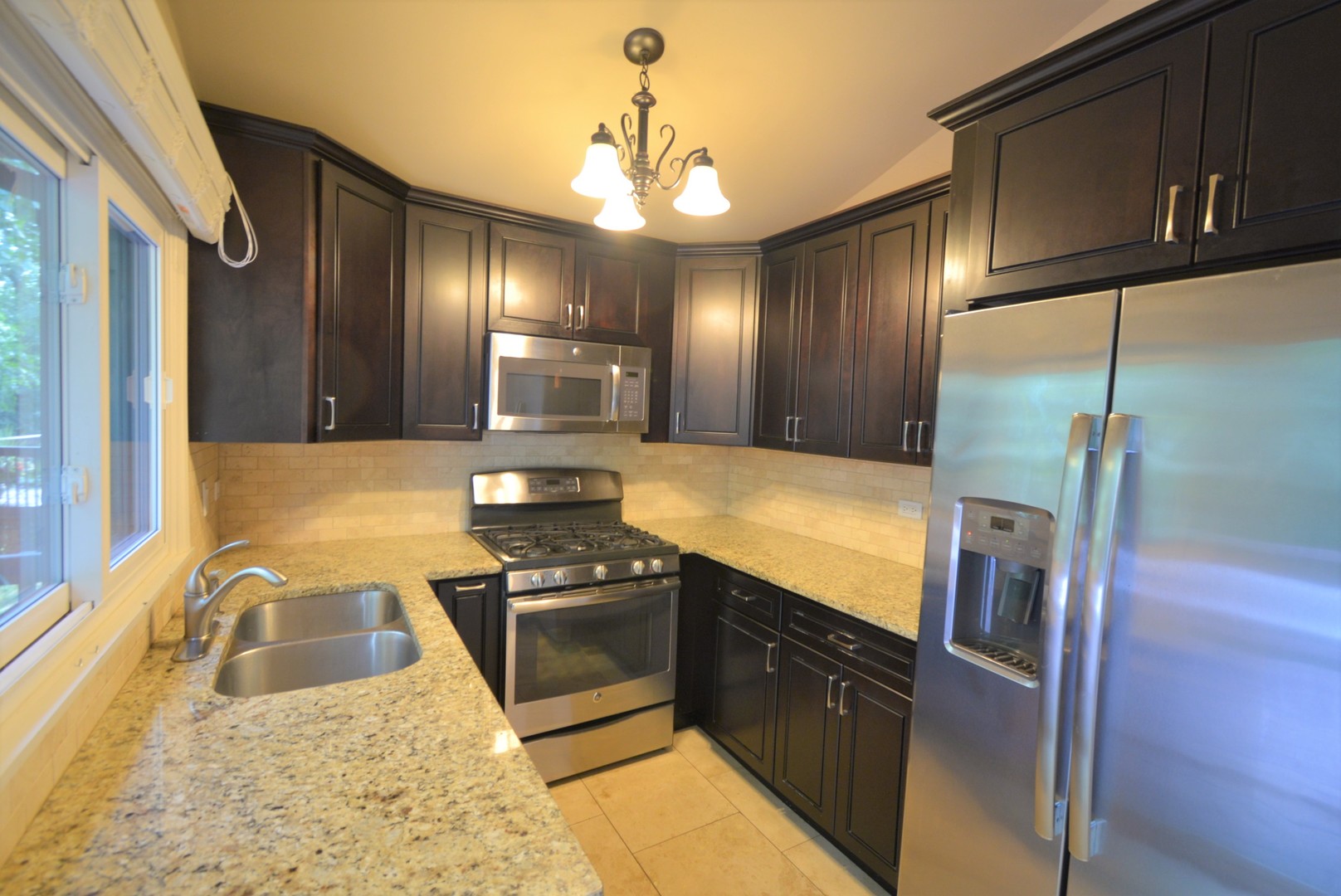 183 Cascade Drive, Indian Head Park, IL 60525