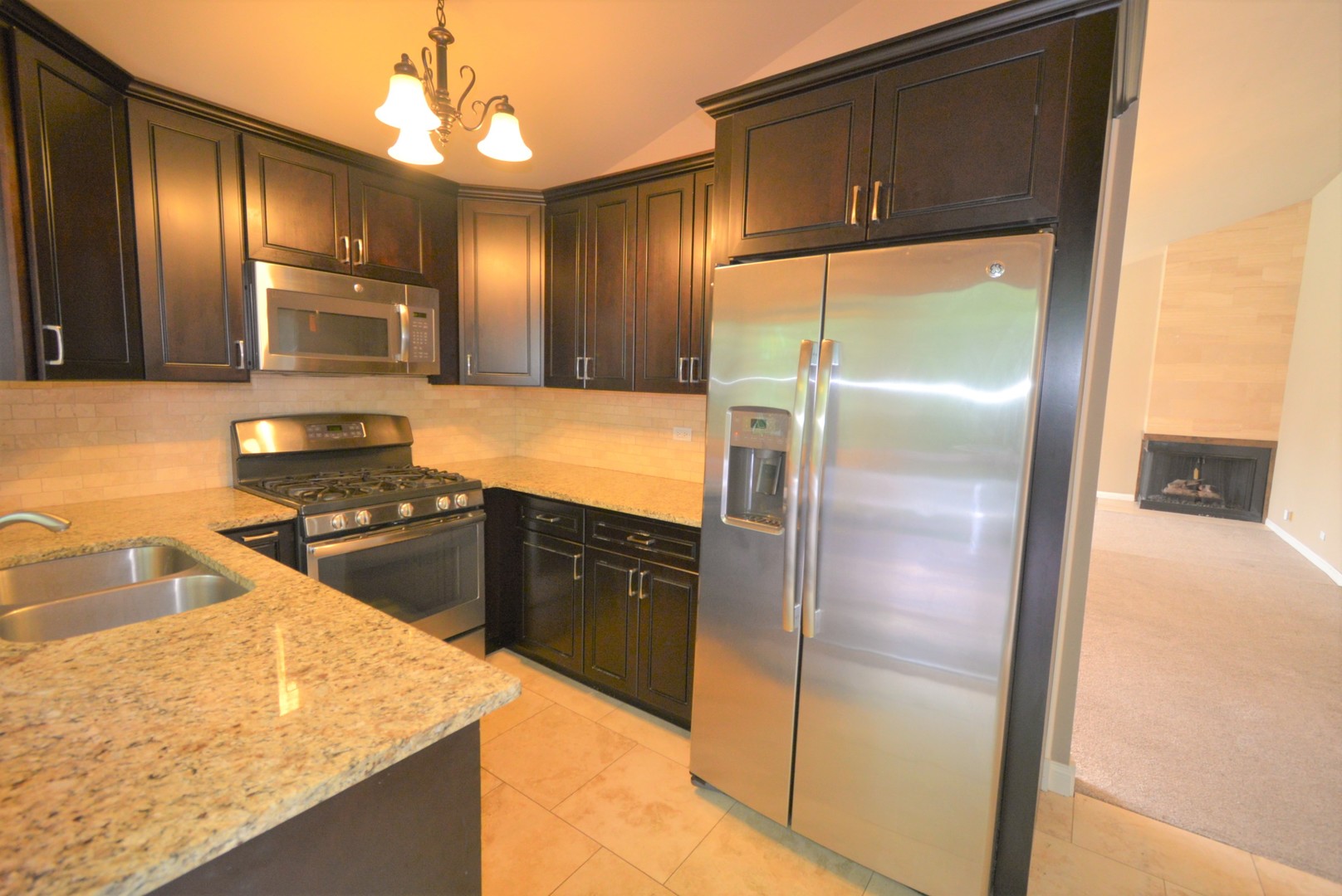 183 Cascade Drive, Indian Head Park, IL 60525