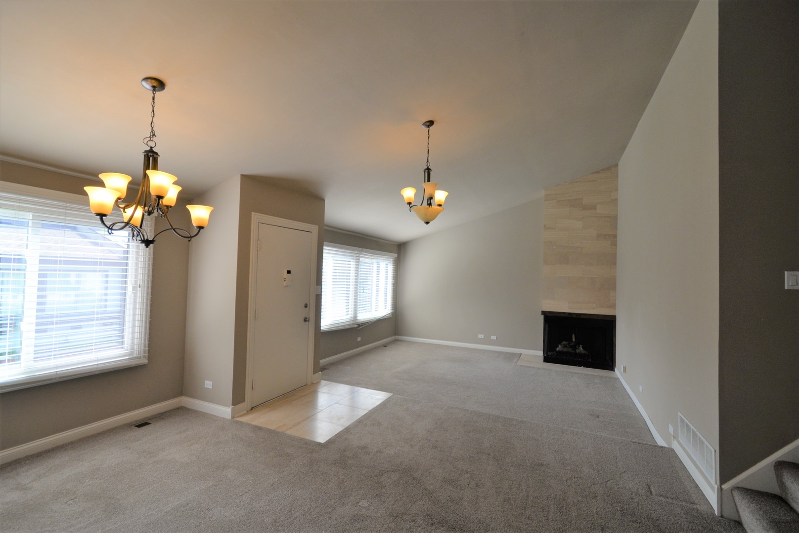 183 Cascade Drive, Indian Head Park, IL 60525