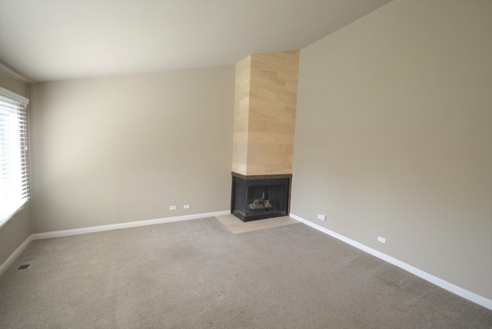 183 Cascade Drive, Indian Head Park, IL 60525