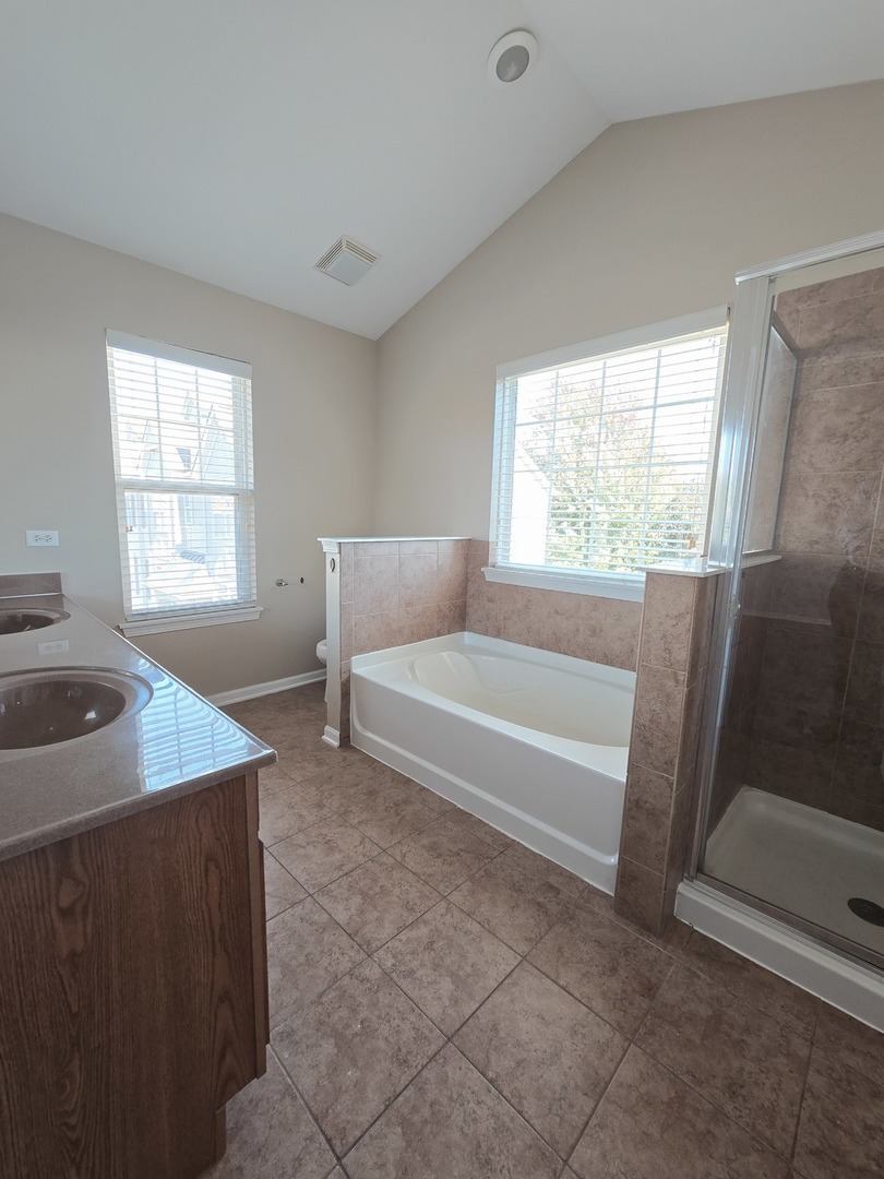 3401 Kentshire Circle #3401, Aurora, IL 60504