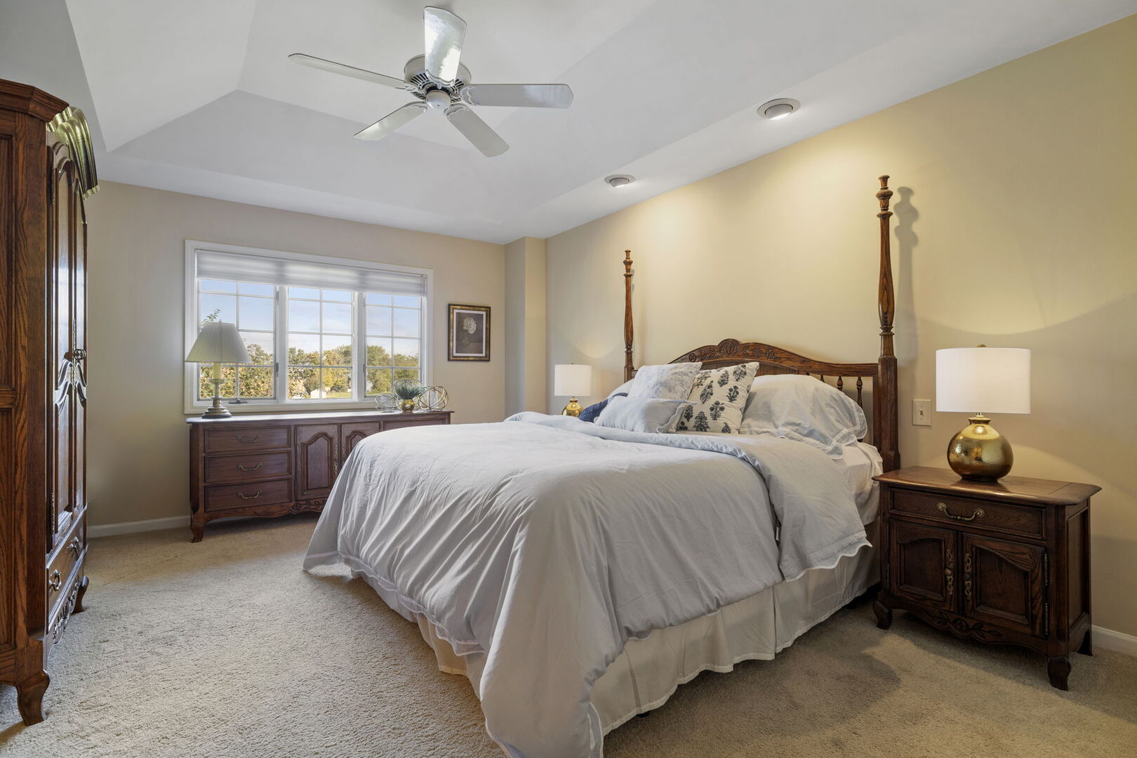 8521 Evergreen Lane, Darien, IL 60561