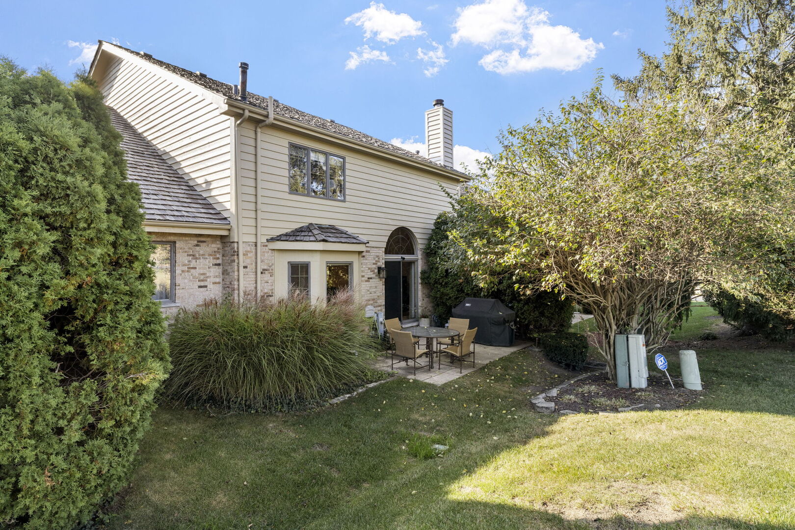 8521 Evergreen Lane, Darien, IL 60561