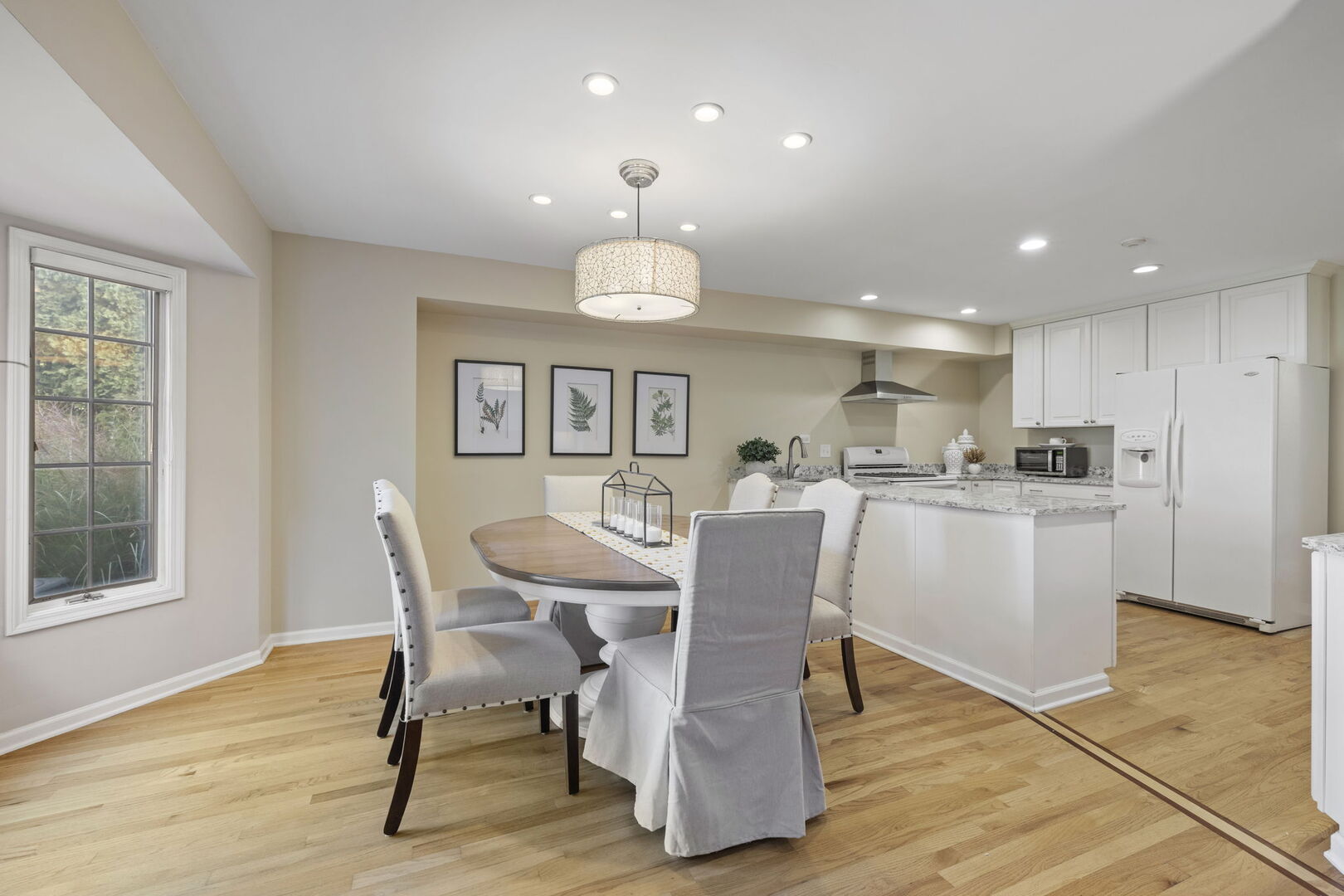 8521 Evergreen Lane, Darien, IL 60561