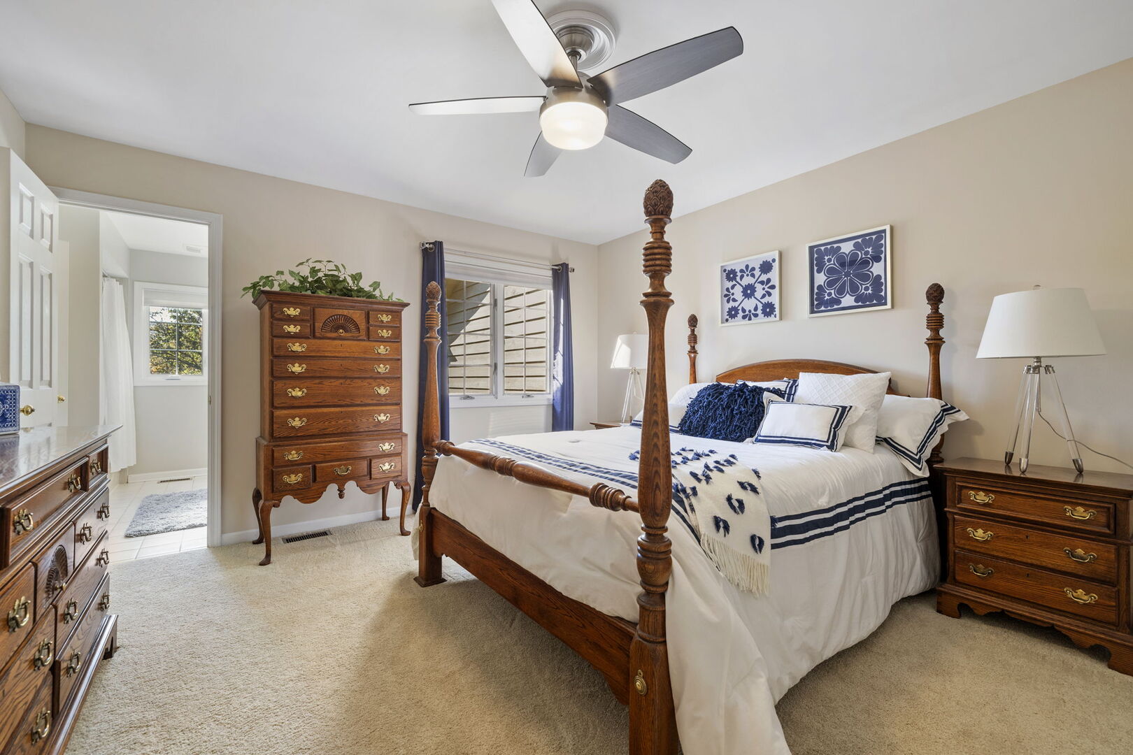 8521 Evergreen Lane, Darien, IL 60561