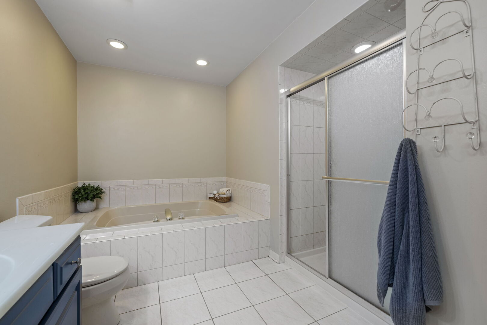 8521 Evergreen Lane, Darien, IL 60561