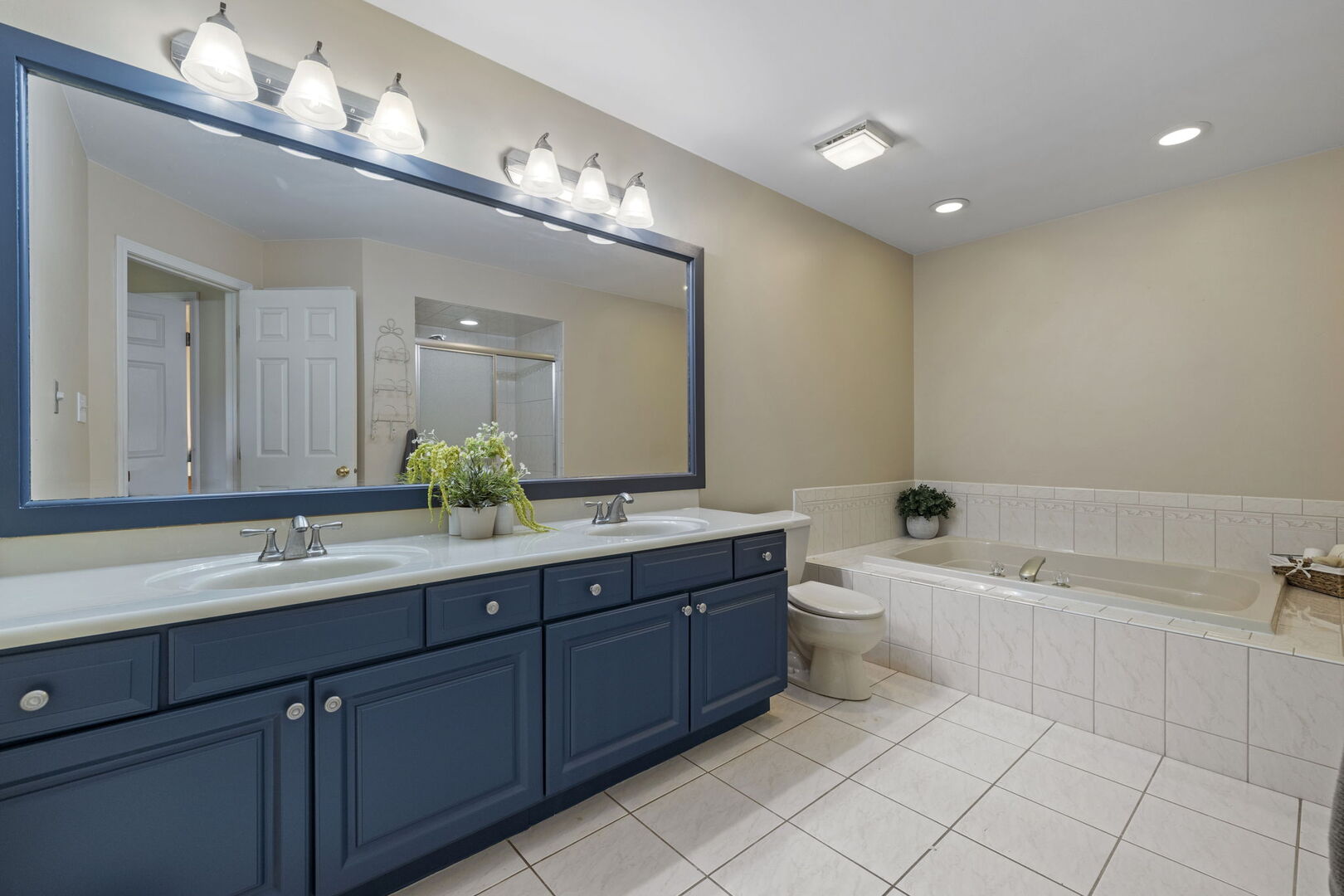 8521 Evergreen Lane, Darien, IL 60561