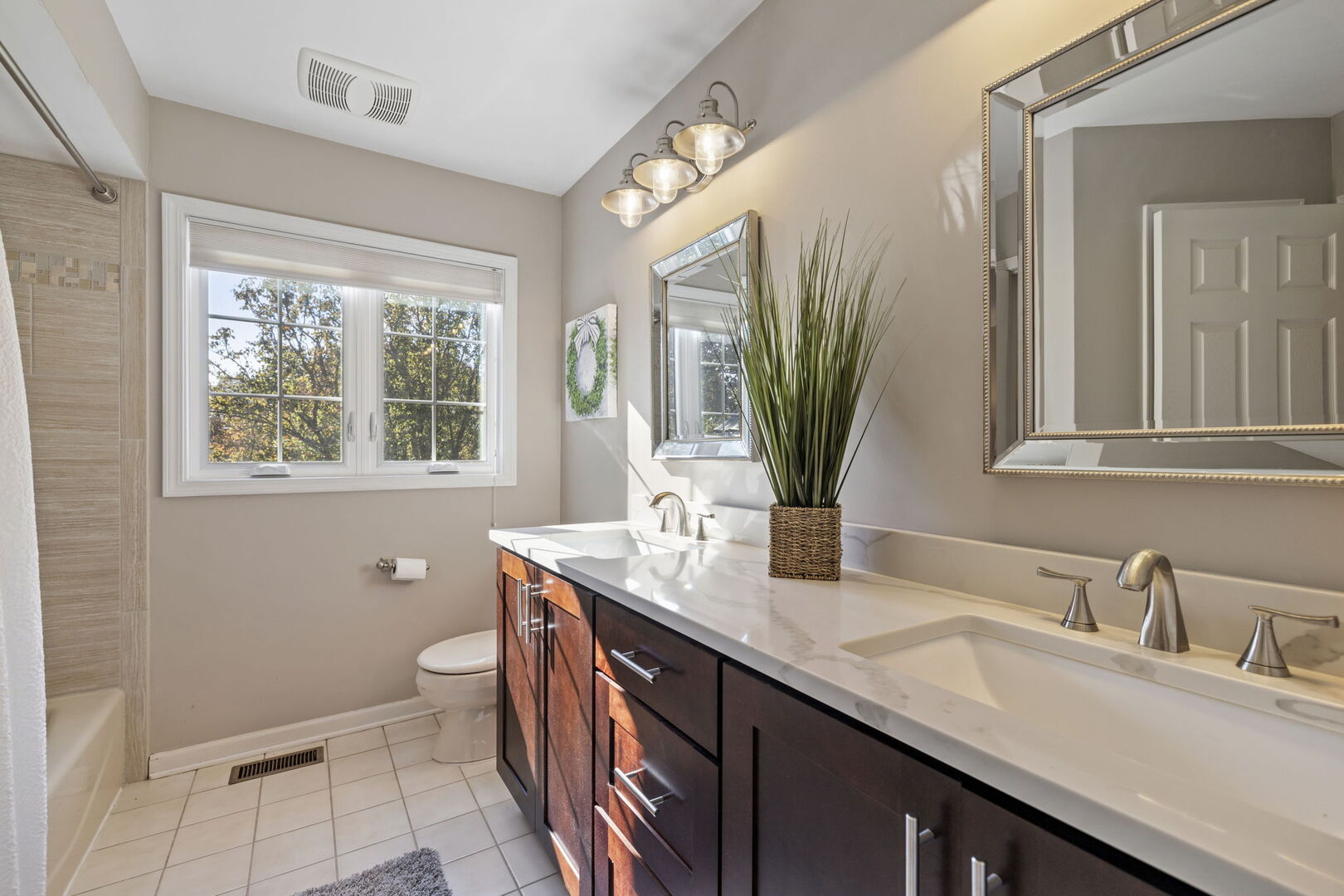 8521 Evergreen Lane, Darien, IL 60561