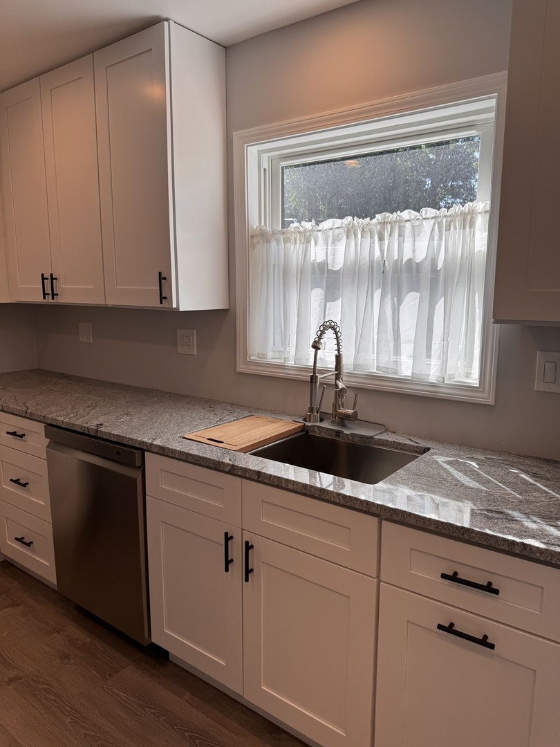 316 Plum Street, Lake In The Hills, IL 60156