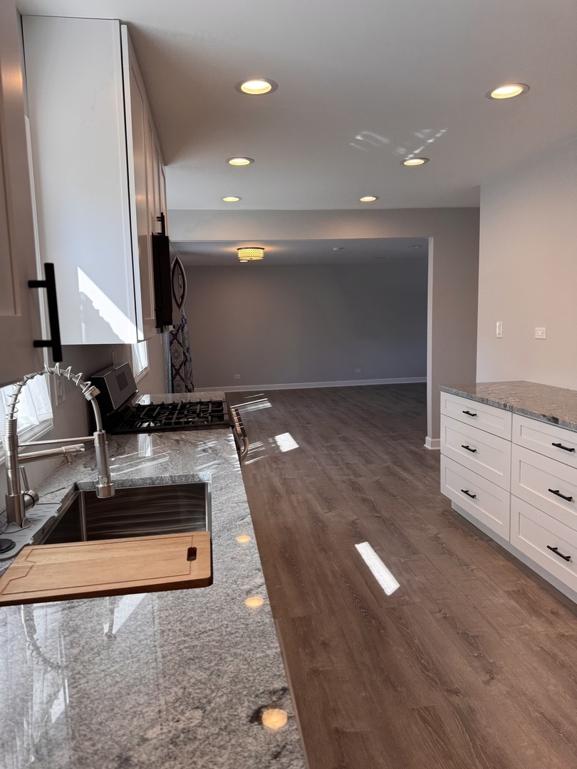 316 Plum Street, Lake In The Hills, IL 60156