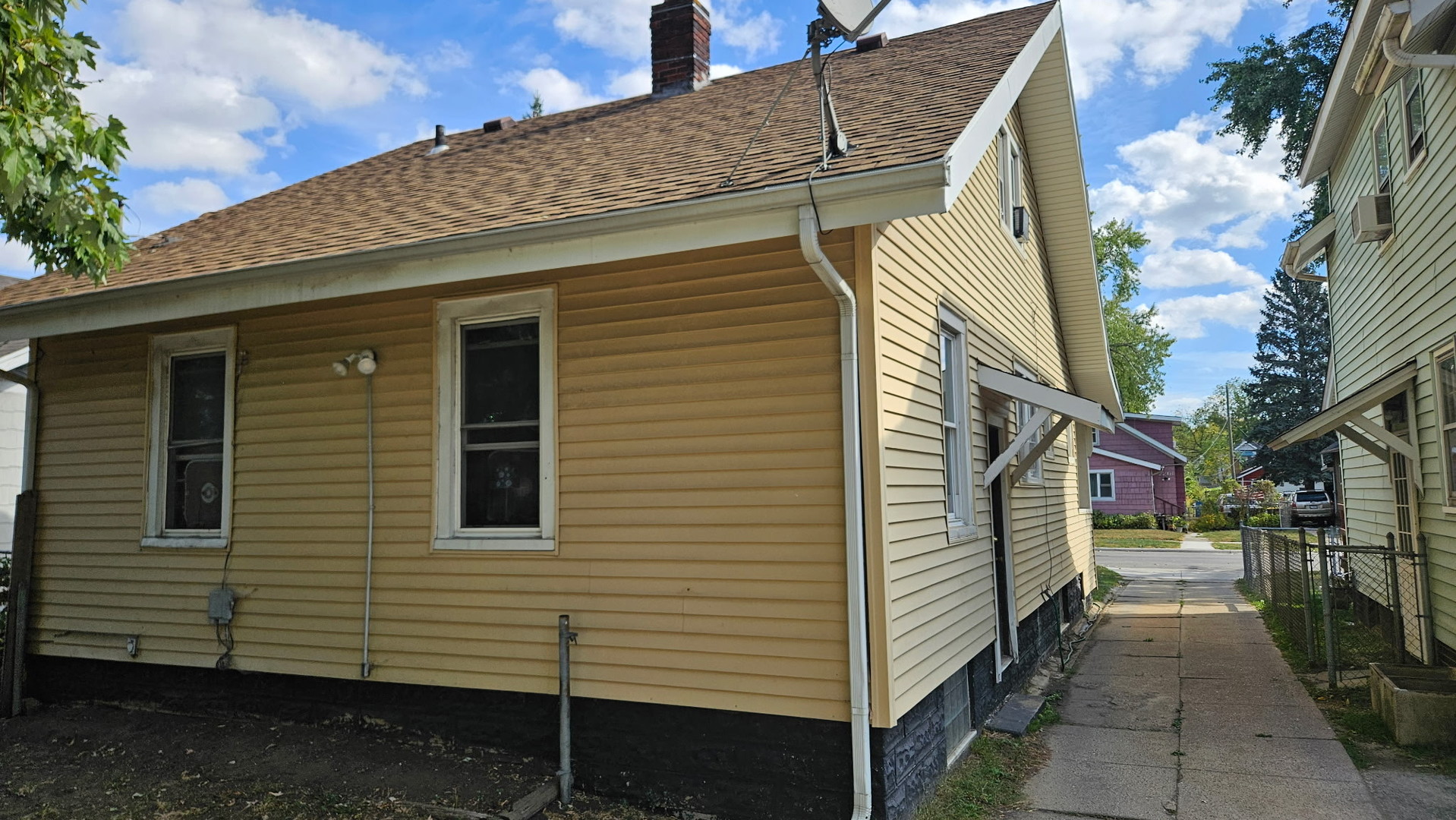 2219 S 4th Street, Rockford, IL 61104
