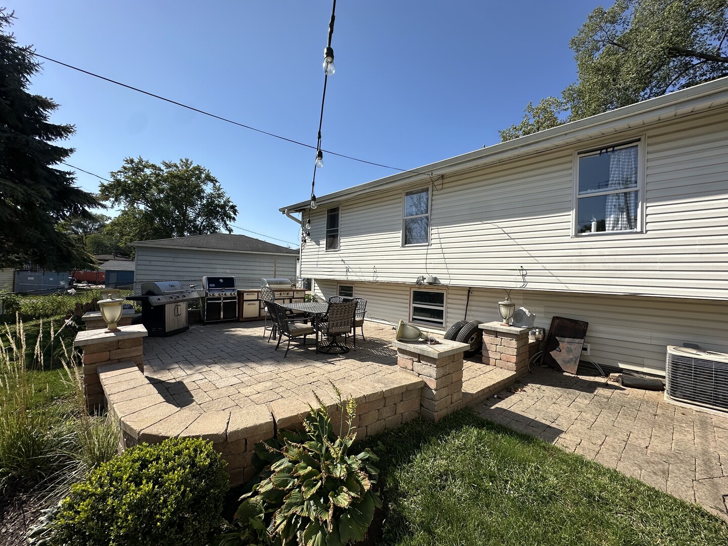 105 Siesta Road, Carpentersville, IL 60110