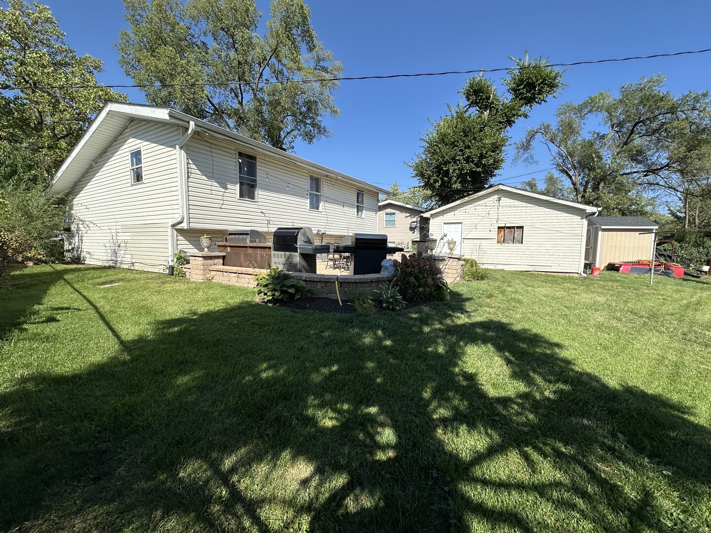 105 Siesta Road, Carpentersville, IL 60110