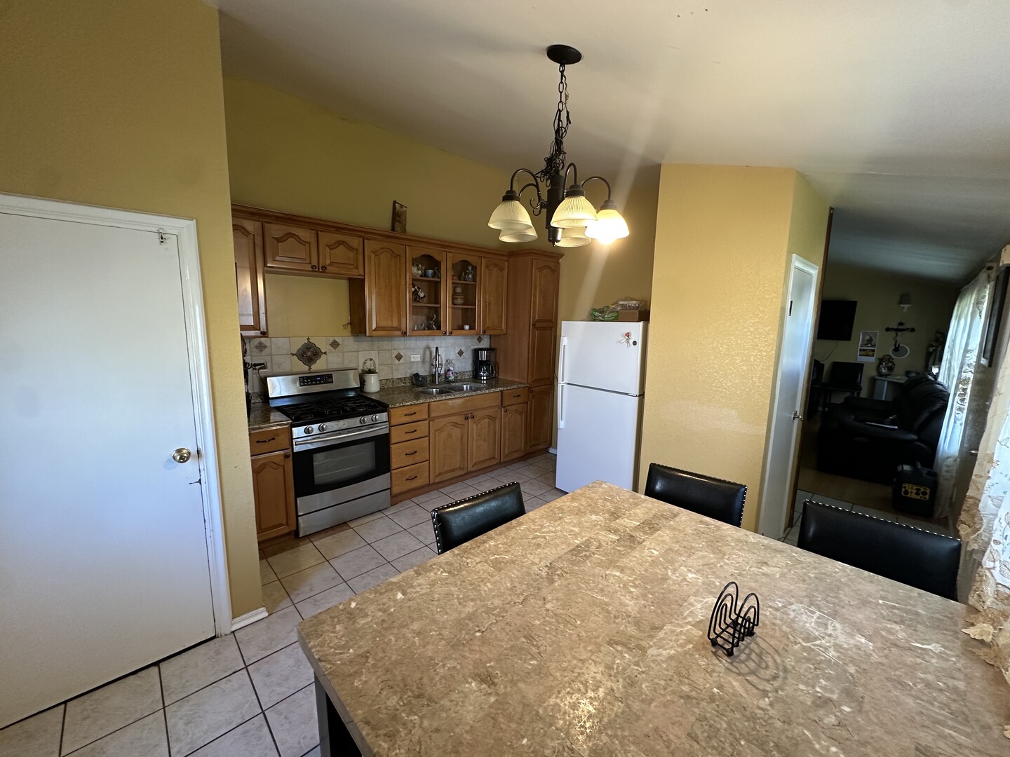 105 Siesta Road, Carpentersville, IL 60110