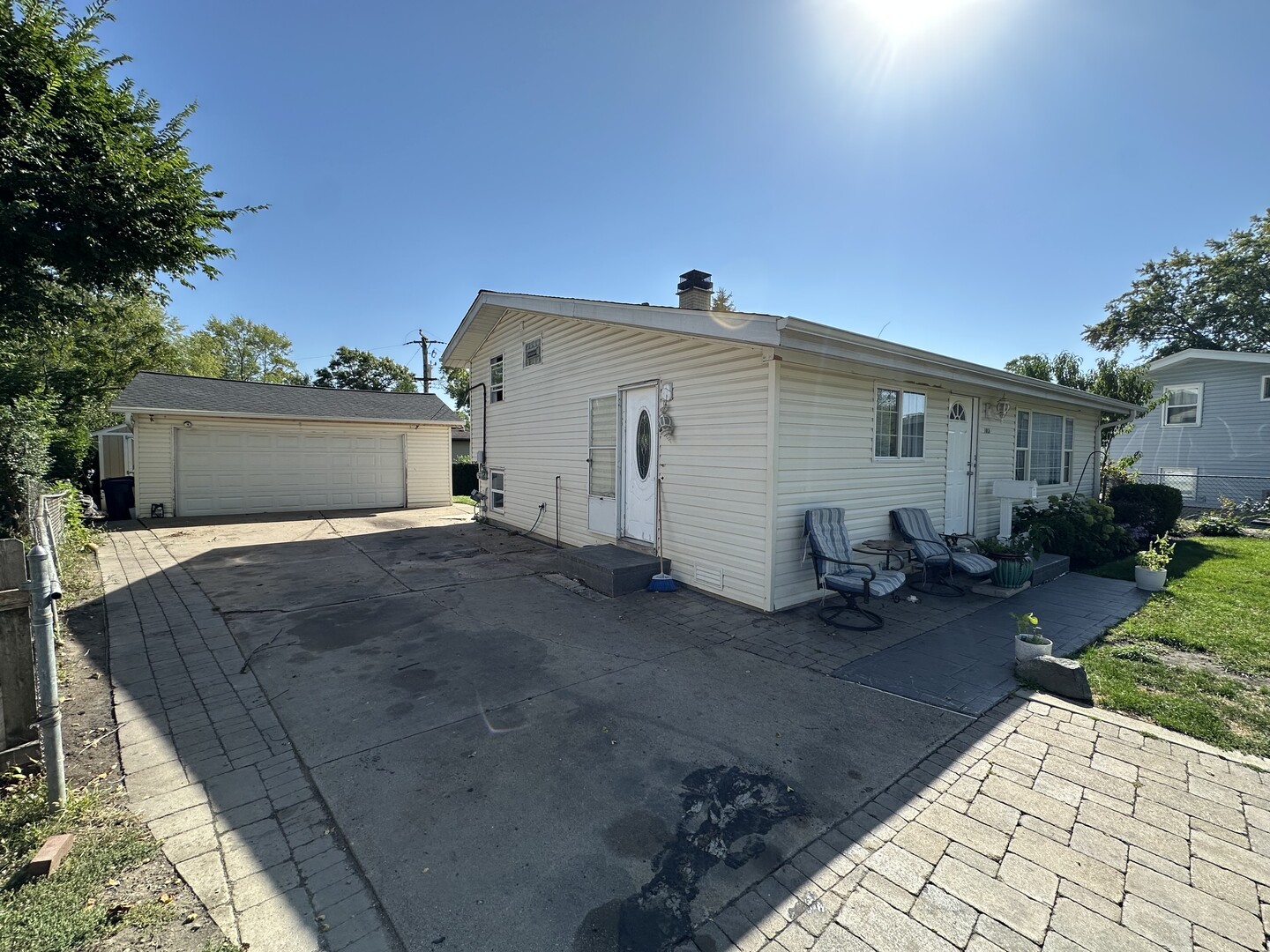105 Siesta Road, Carpentersville, IL 60110