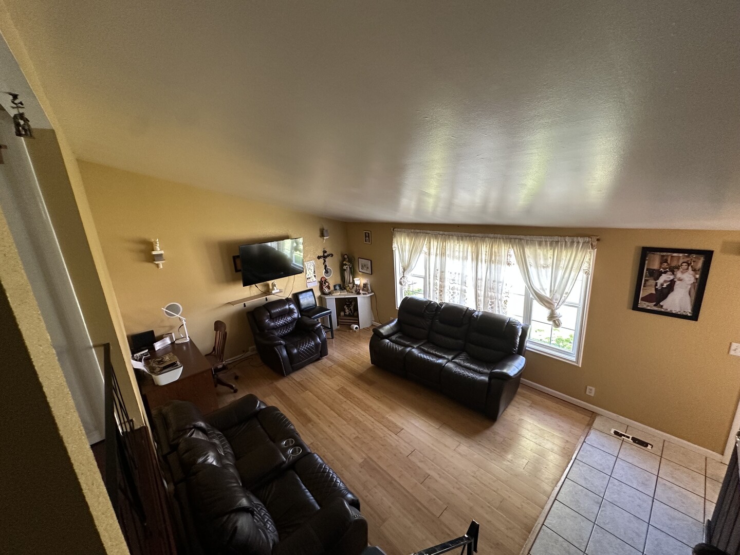 105 Siesta Road, Carpentersville, IL 60110