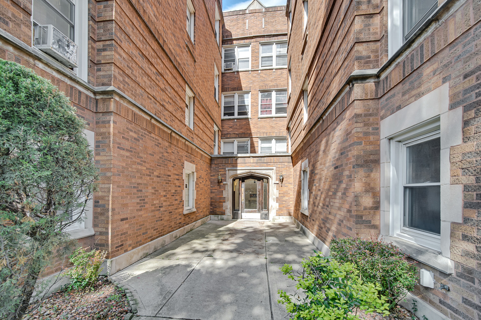 8018 S Eberhart Avenue, Chicago, IL 60619