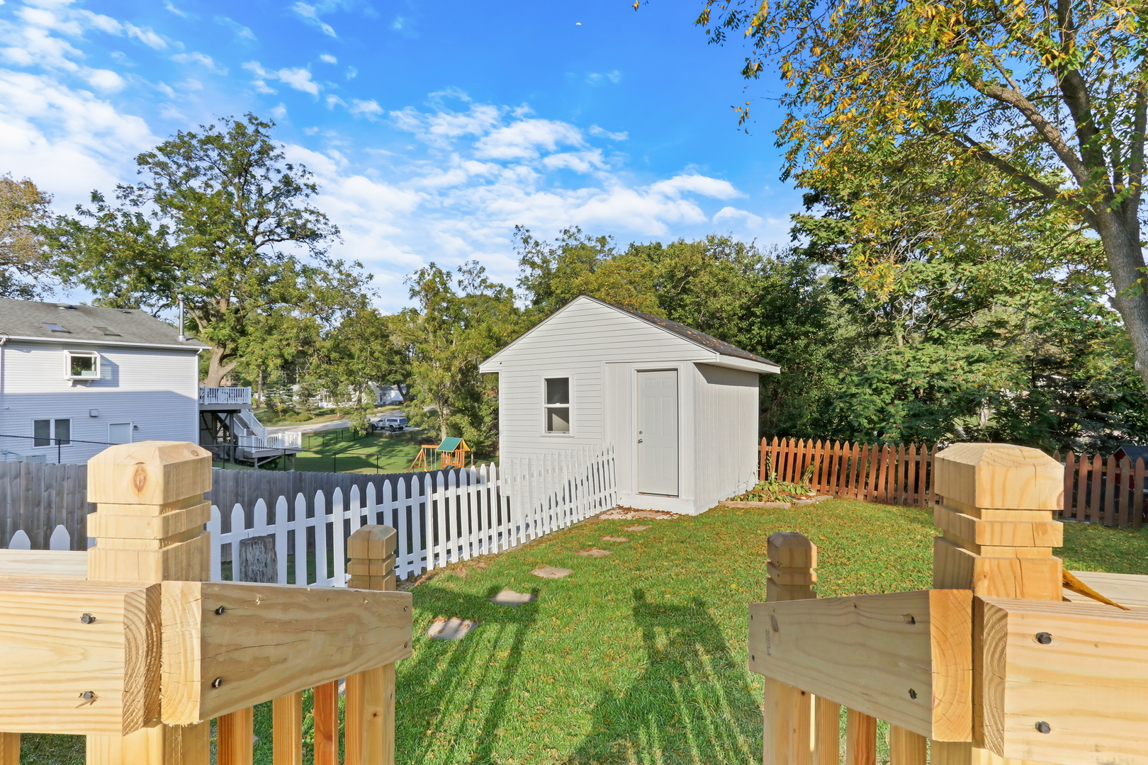 27065 N RIDGE Street, Wauconda, IL 60084