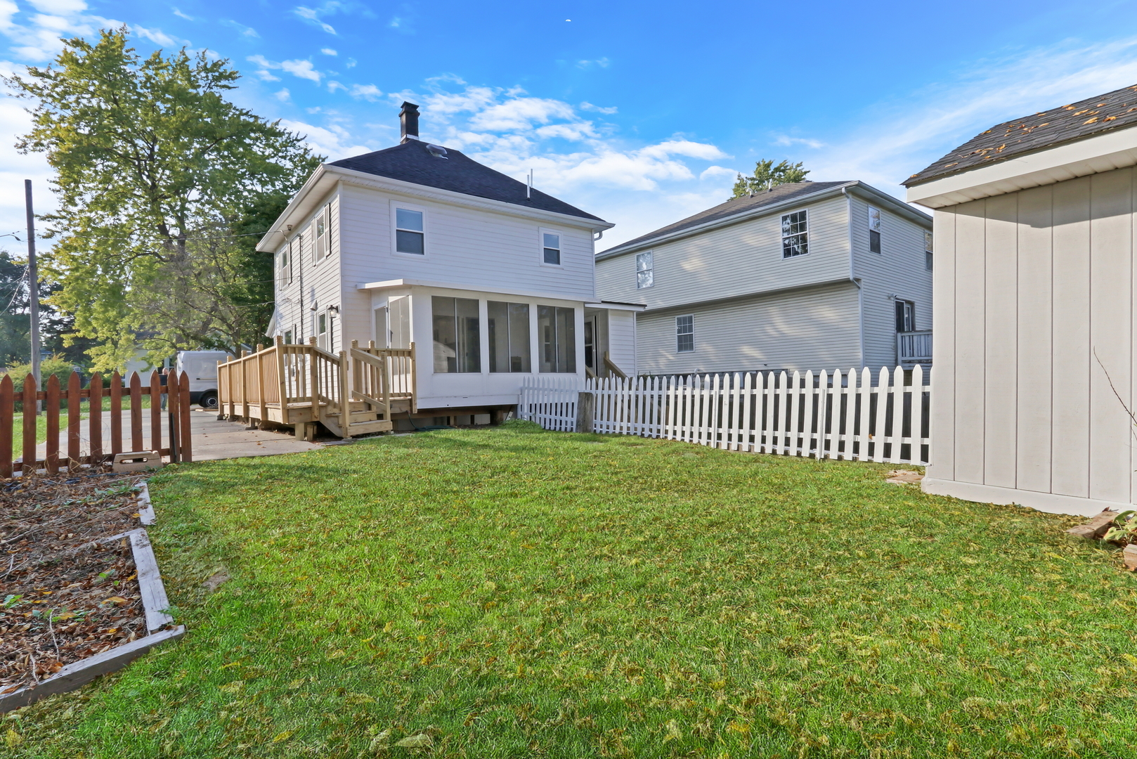 27065 N RIDGE Street, Wauconda, IL 60084
