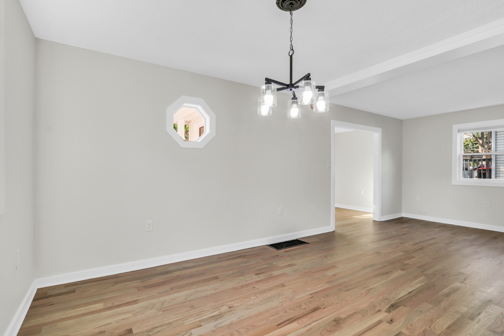 27065 N RIDGE Street, Wauconda, IL 60084