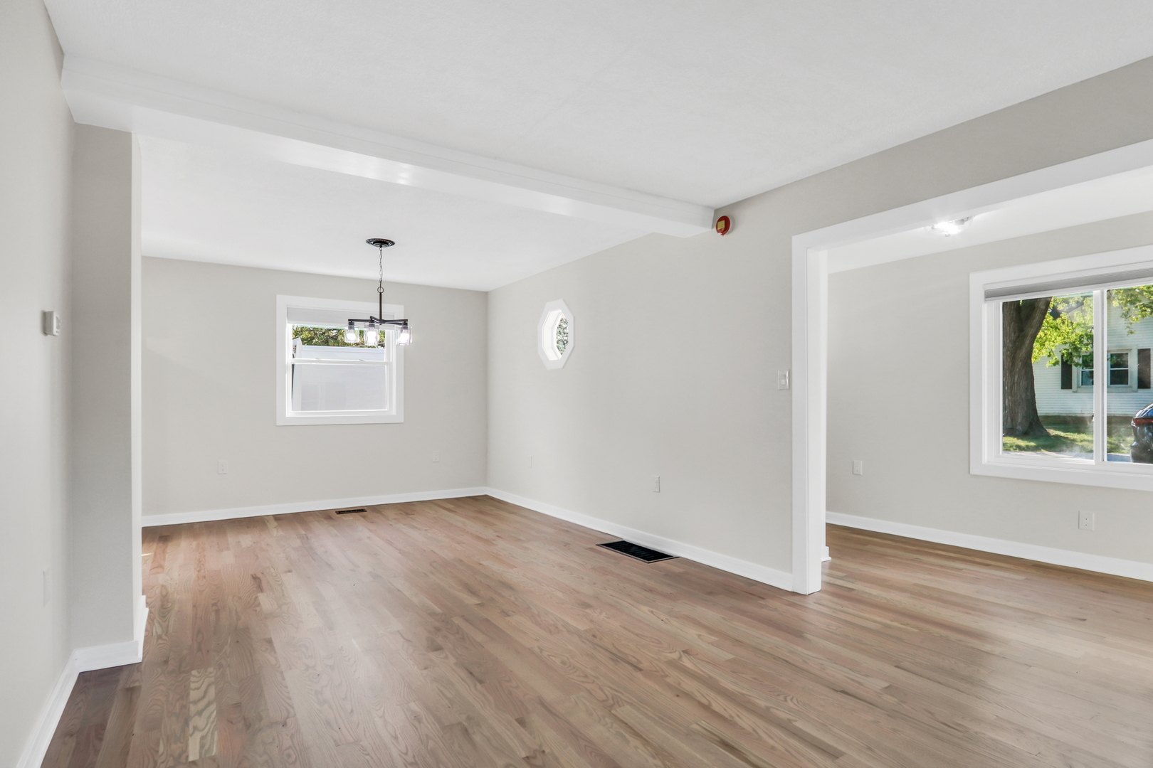 27065 N RIDGE Street, Wauconda, IL 60084