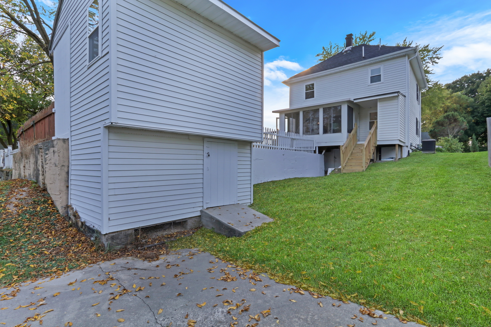 27065 N RIDGE Street, Wauconda, IL 60084