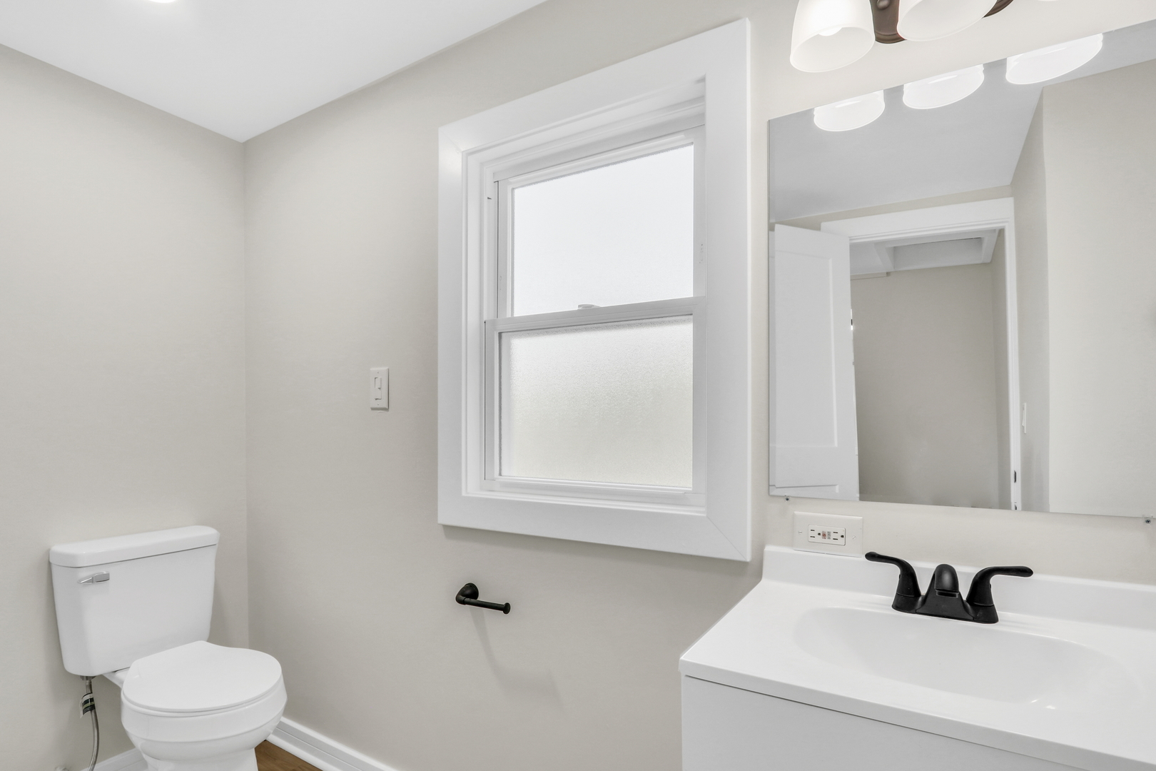 27065 N RIDGE Street, Wauconda, IL 60084