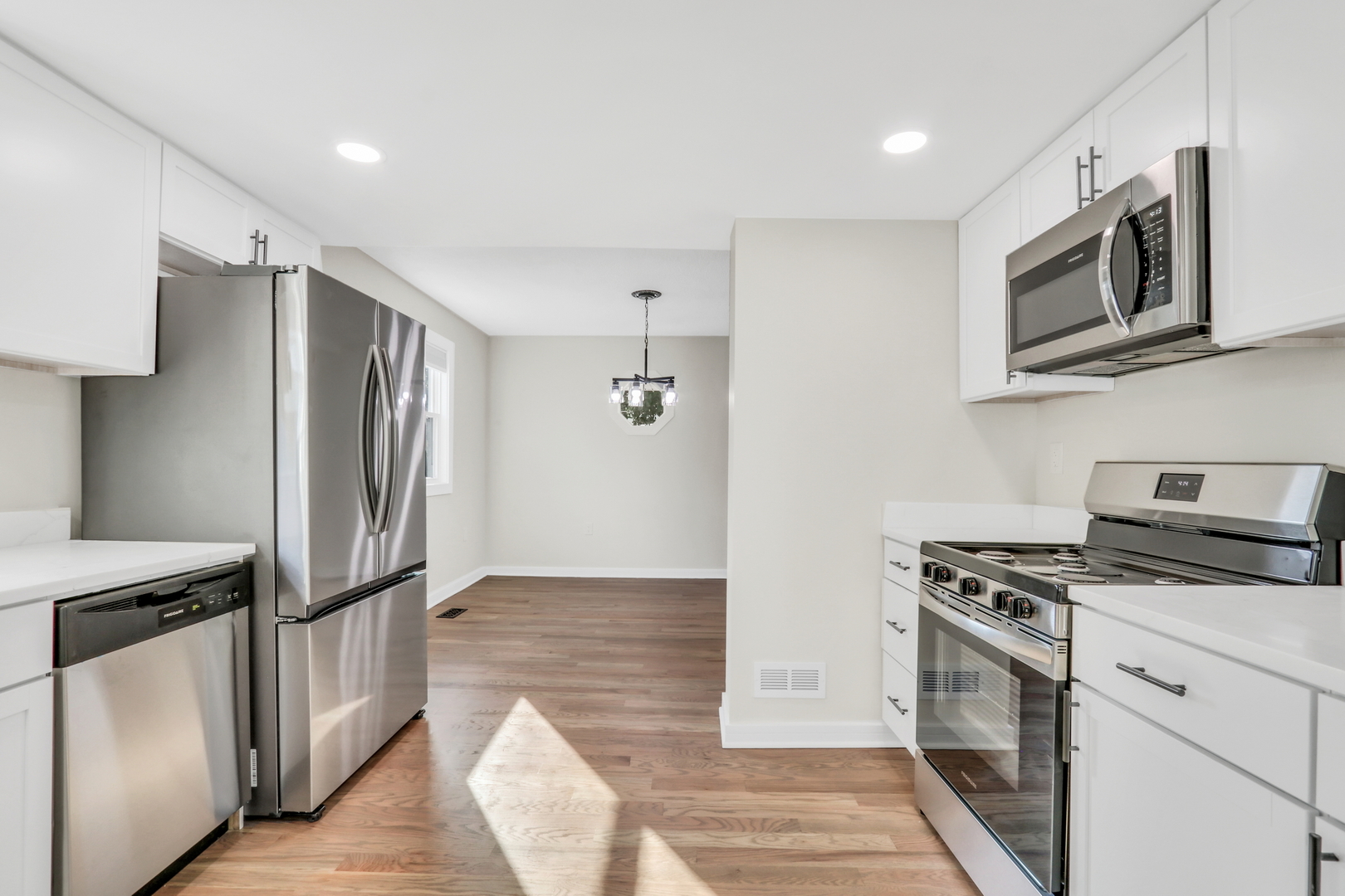 27065 N RIDGE Street, Wauconda, IL 60084