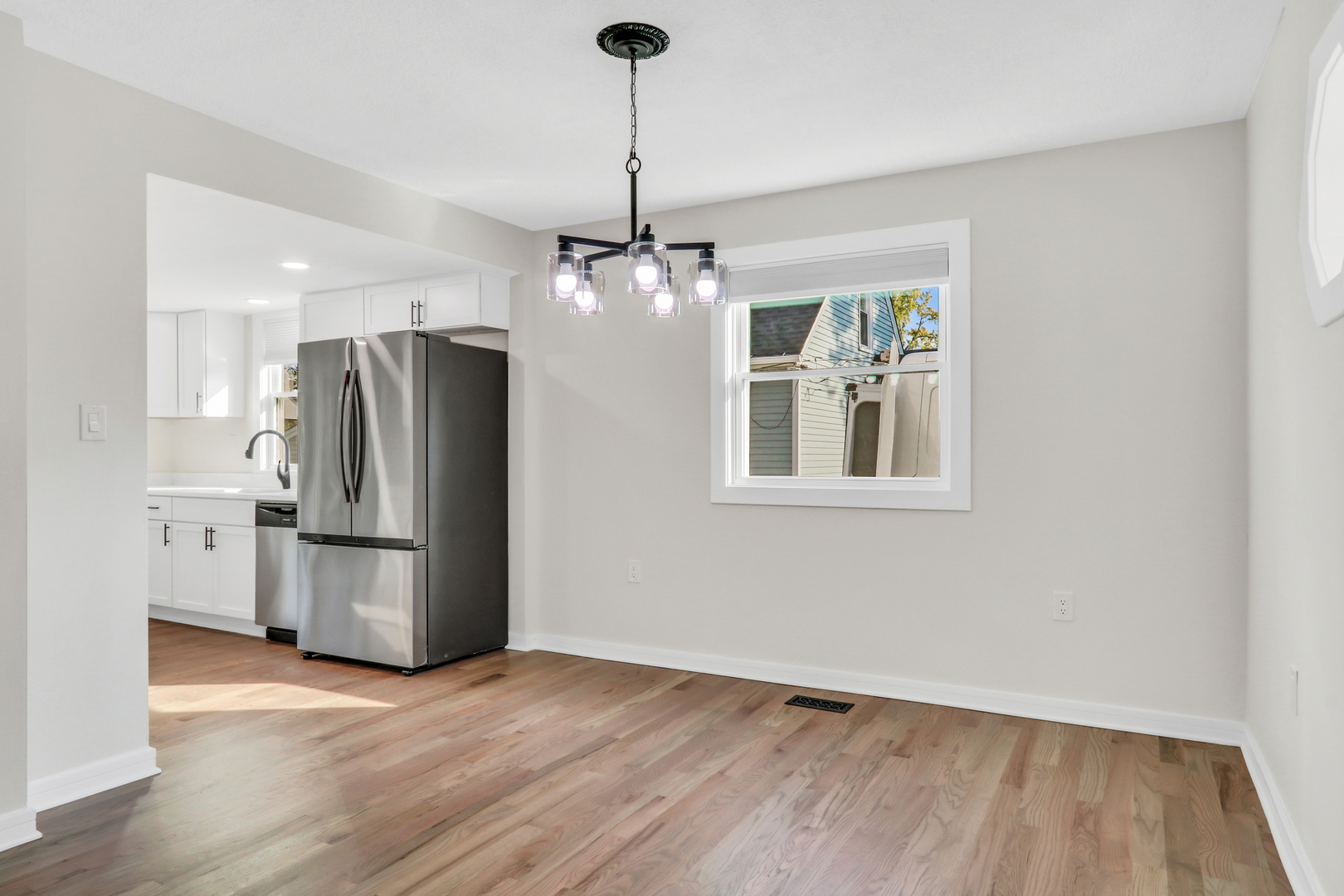 27065 N RIDGE Street, Wauconda, IL 60084