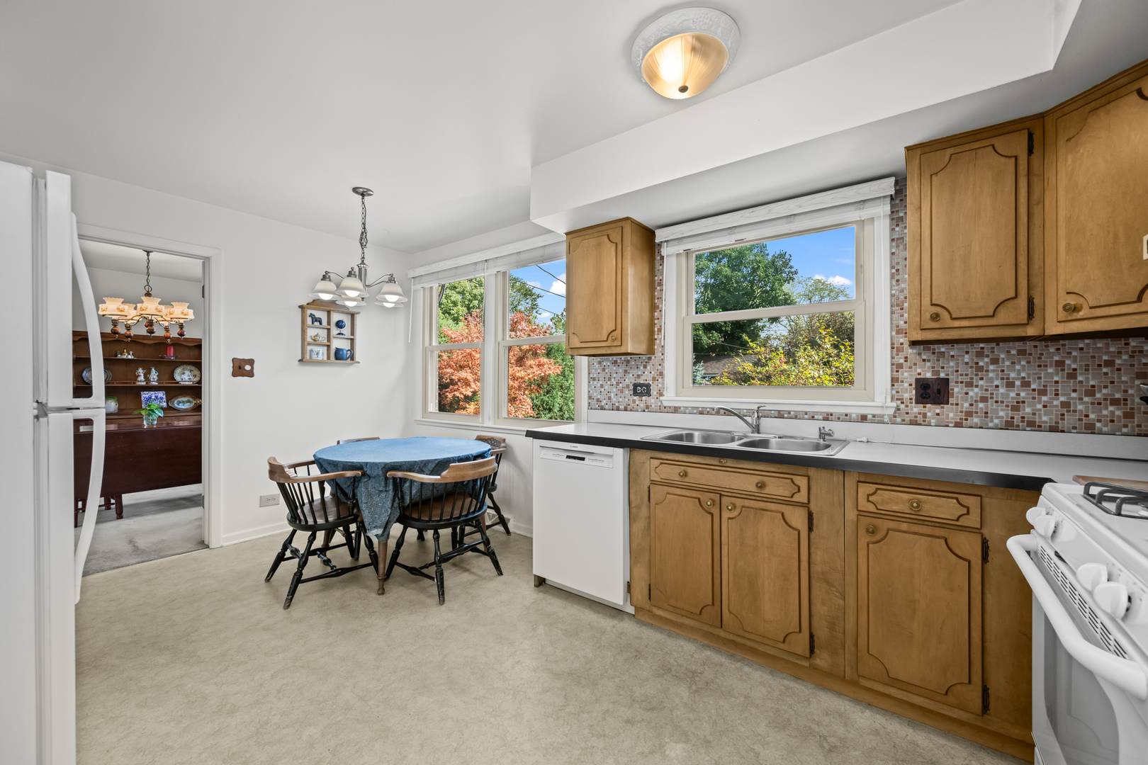 457 S Bennett Avenue, Palatine, IL 60067