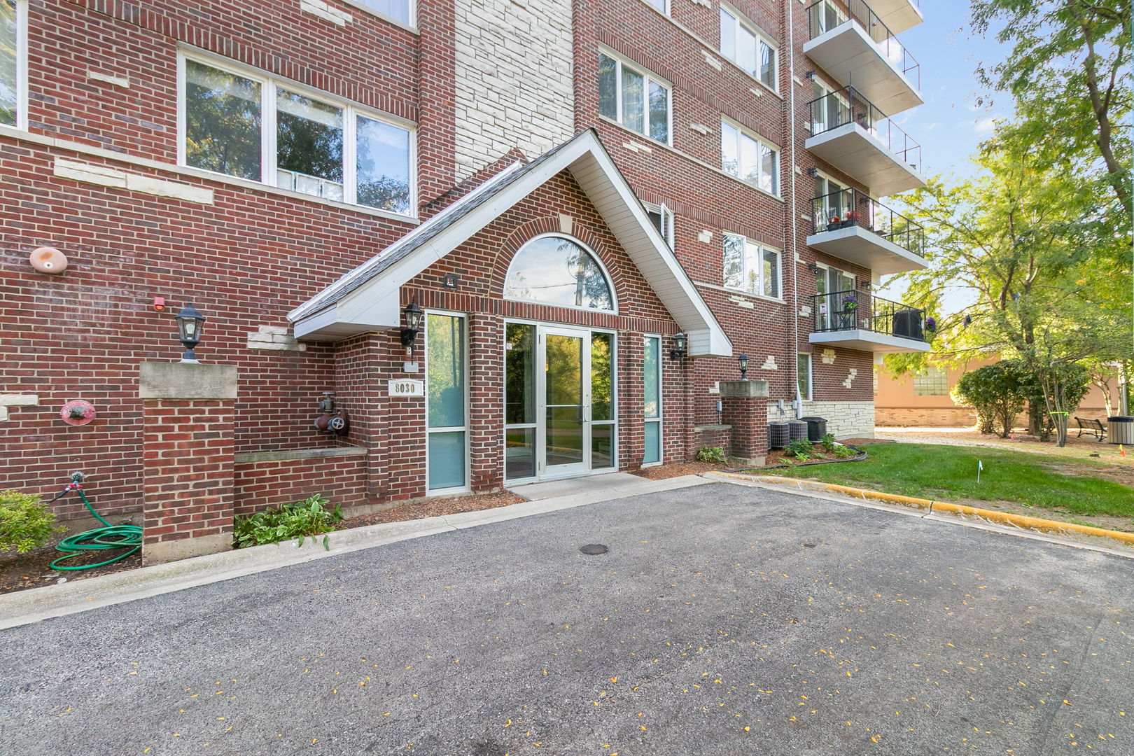8030 River Walk Drive #5B, Lyons, IL 60534