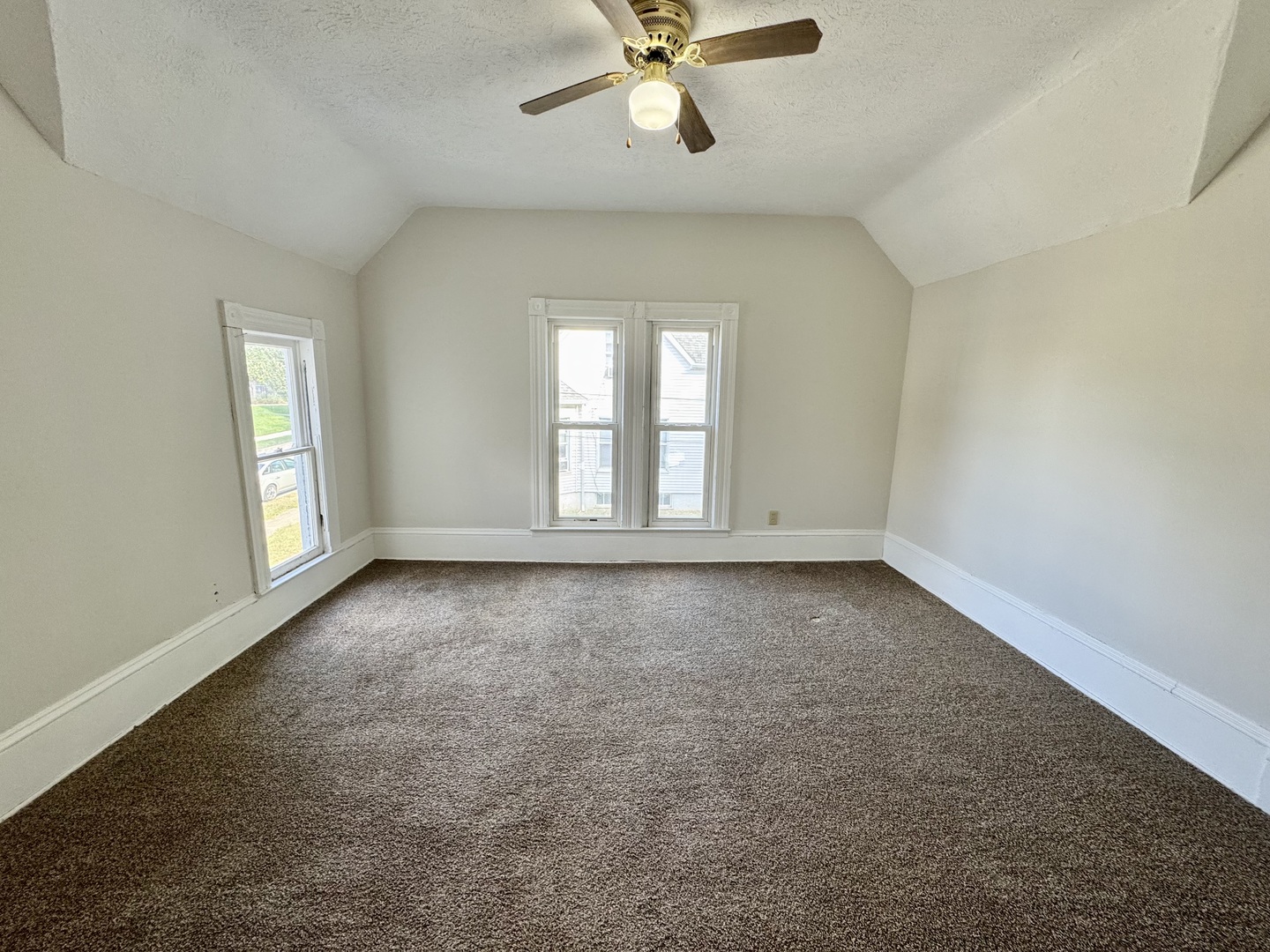 304 S Prairie Street, Bloomington, IL 61701