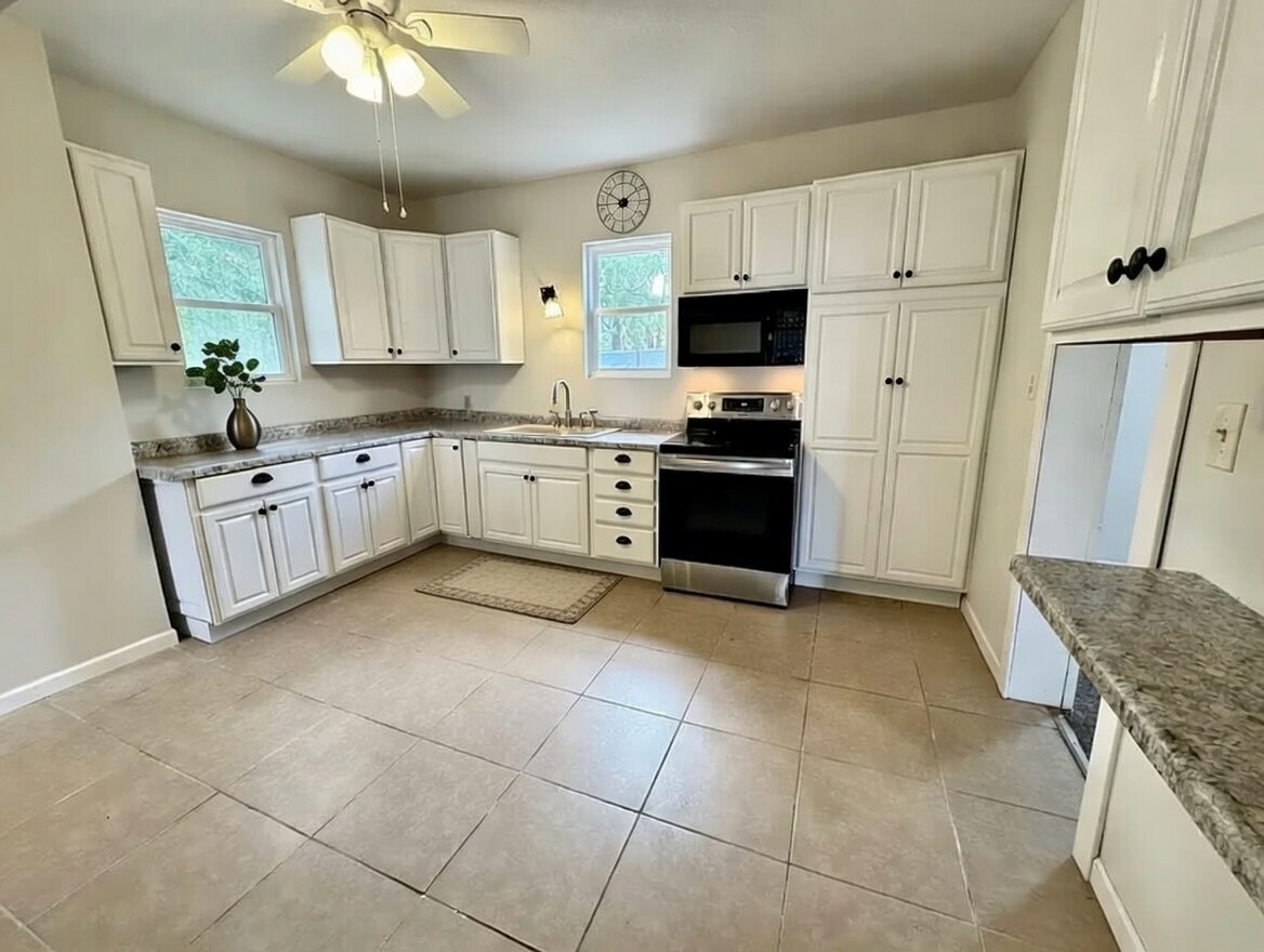 304 S Prairie Street, Bloomington, IL 61701