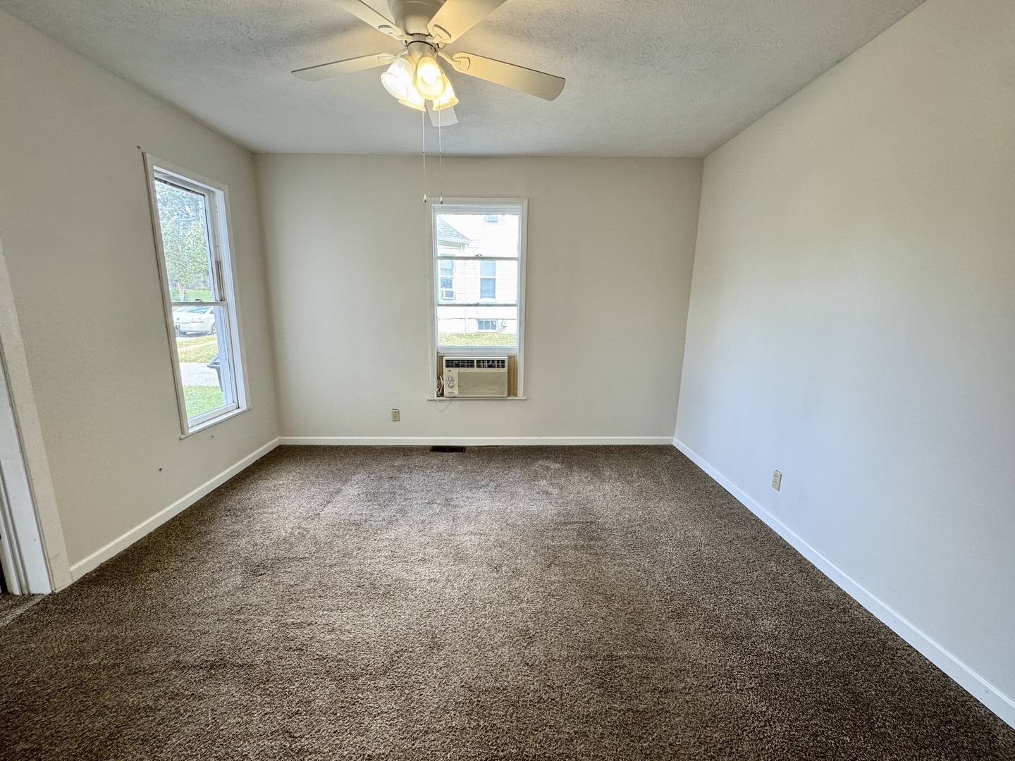 304 S Prairie Street, Bloomington, IL 61701