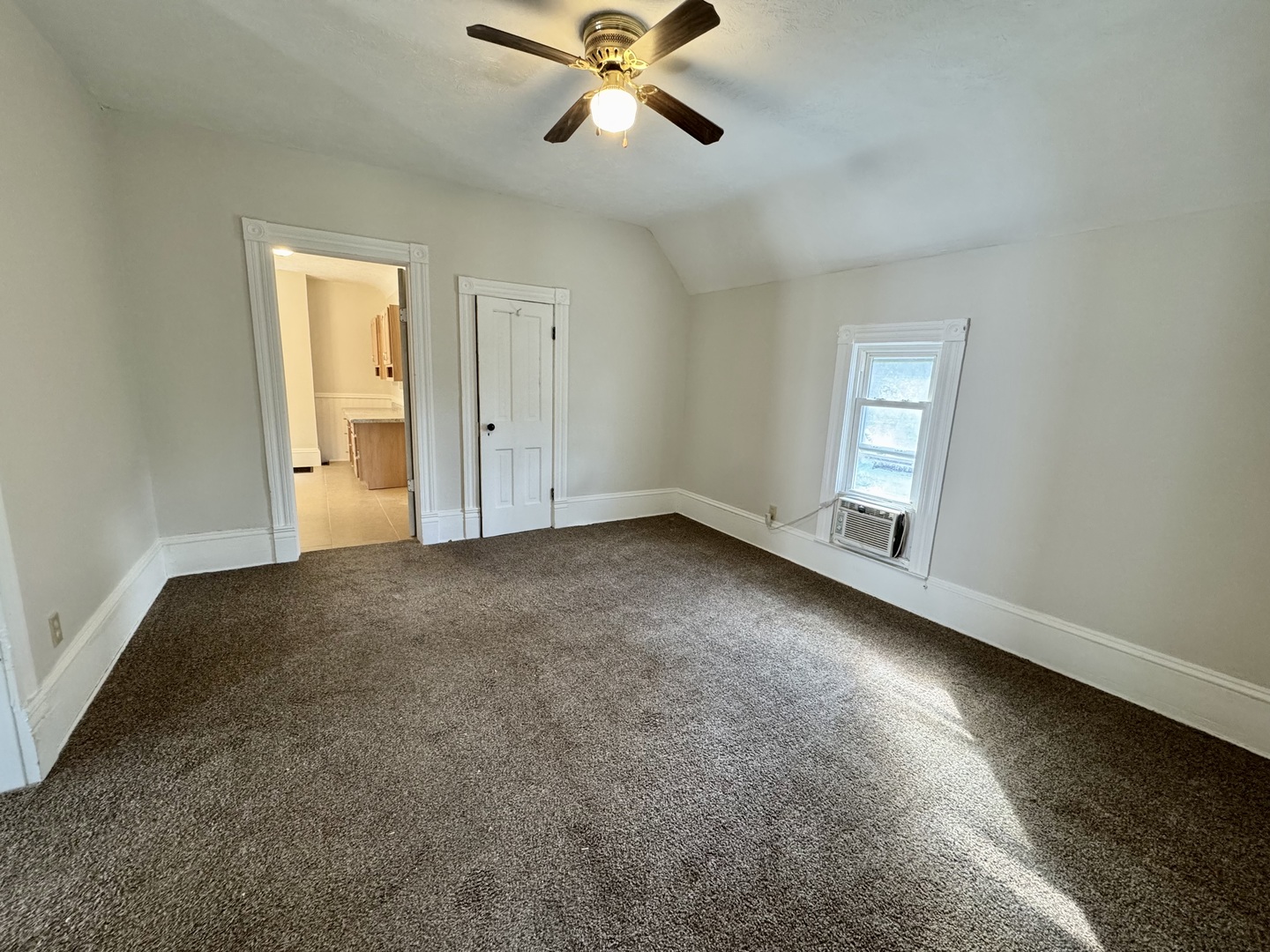 304 S Prairie Street, Bloomington, IL 61701