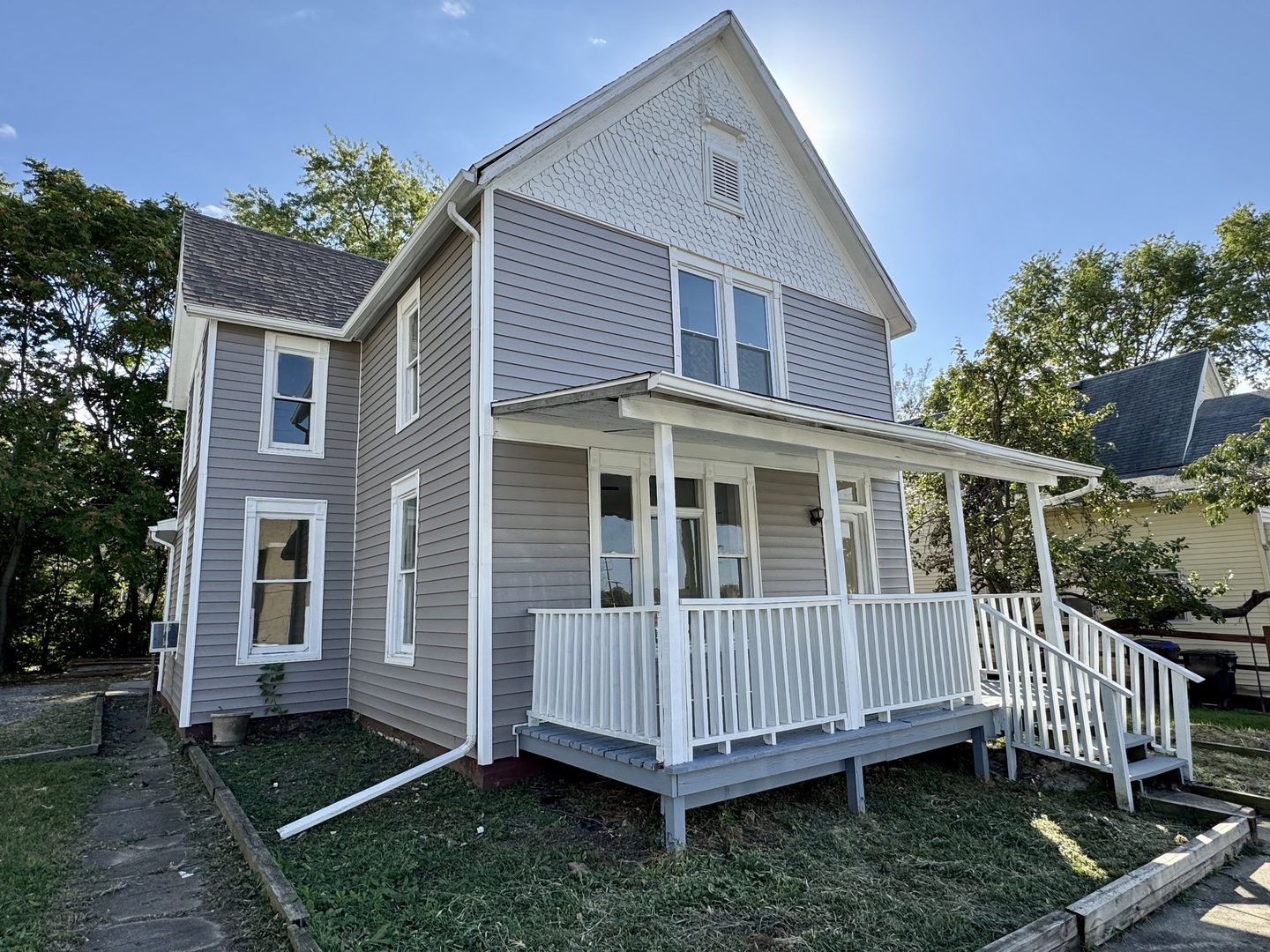 304 S Prairie Street, Bloomington, IL 61701