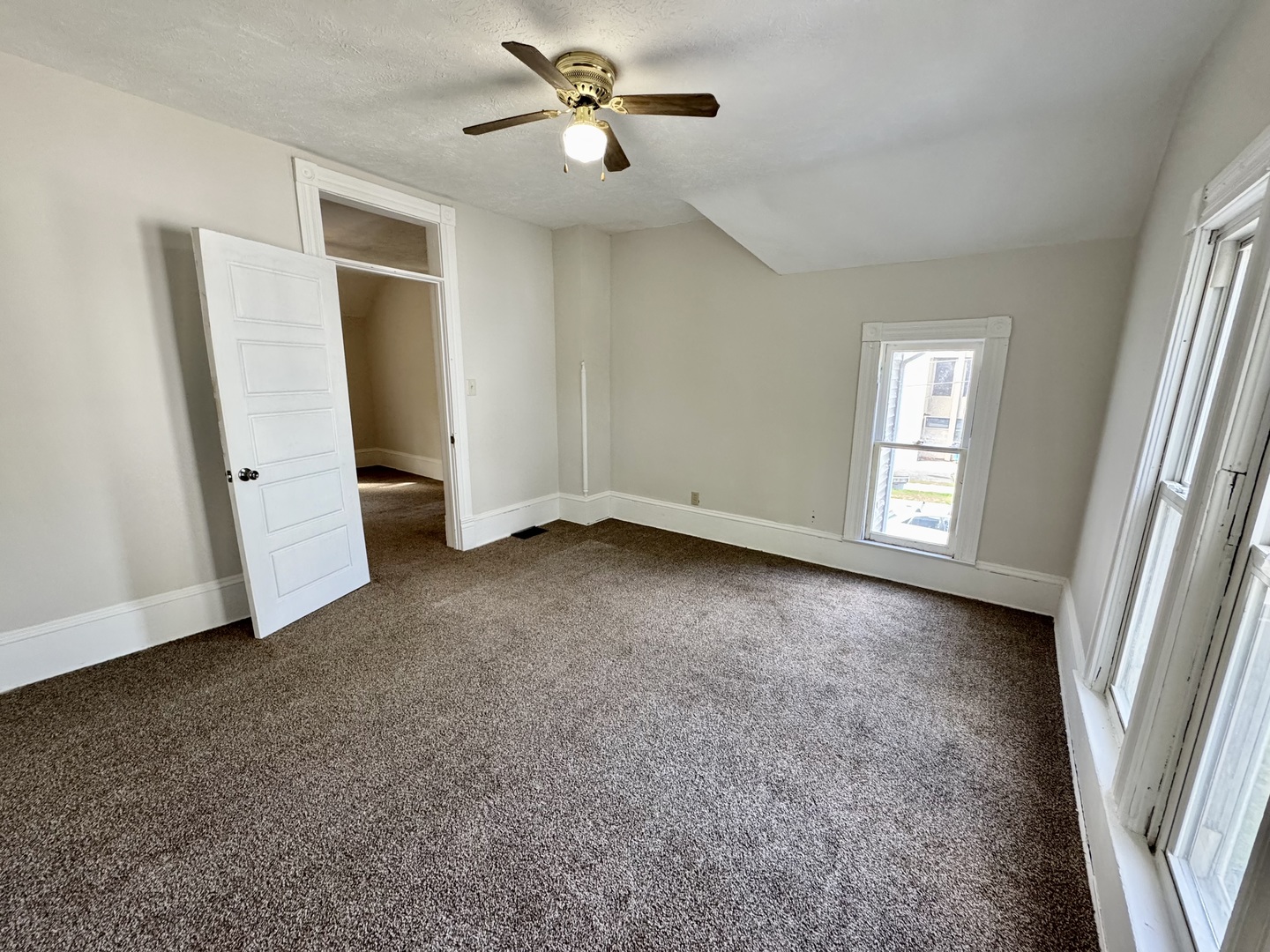 304 S Prairie Street, Bloomington, IL 61701