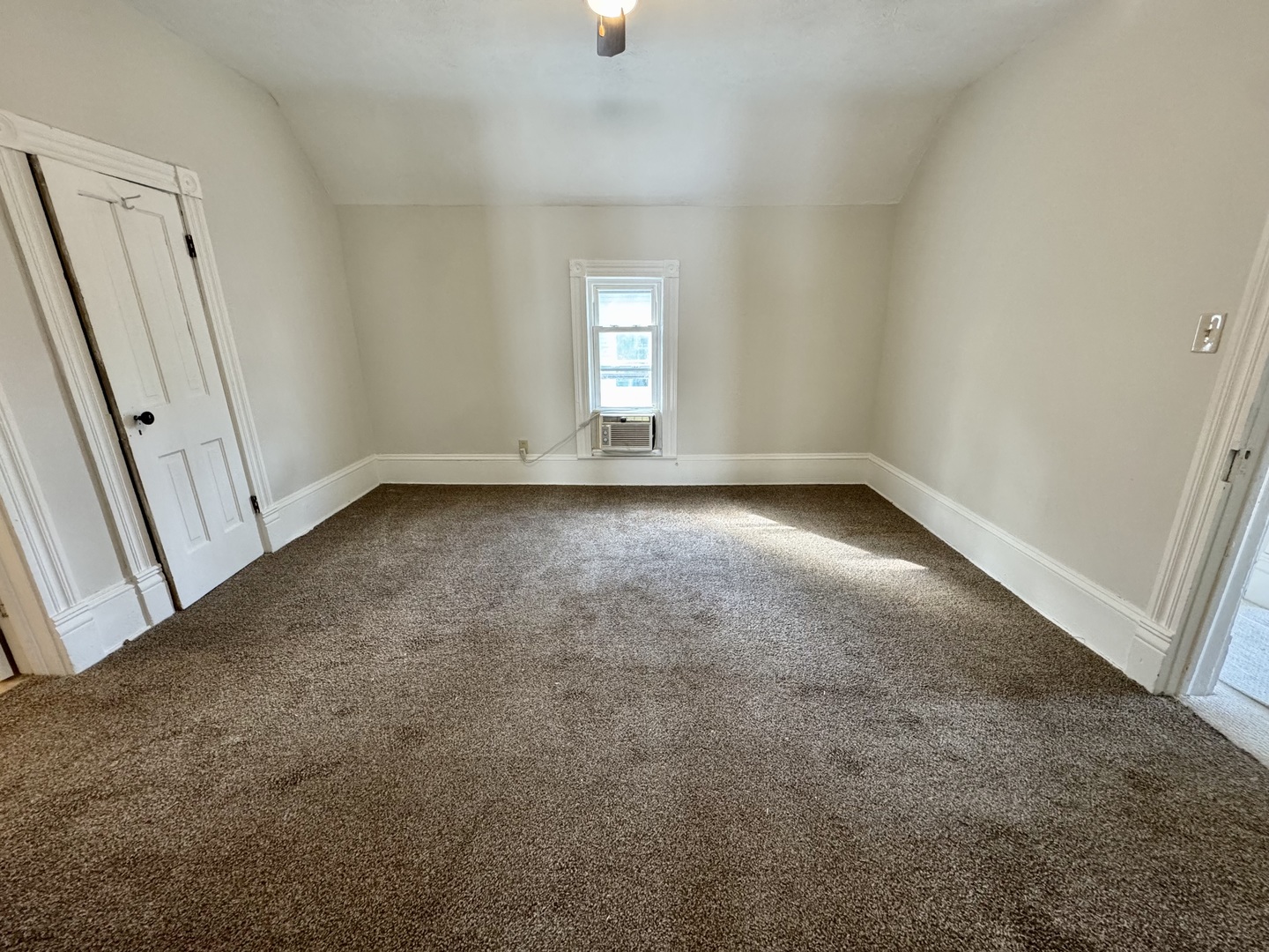 304 S Prairie Street, Bloomington, IL 61701