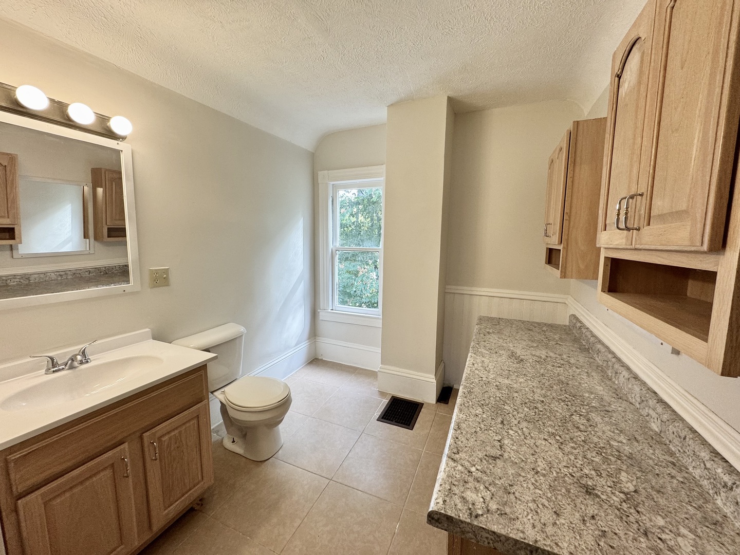 304 S Prairie Street, Bloomington, IL 61701