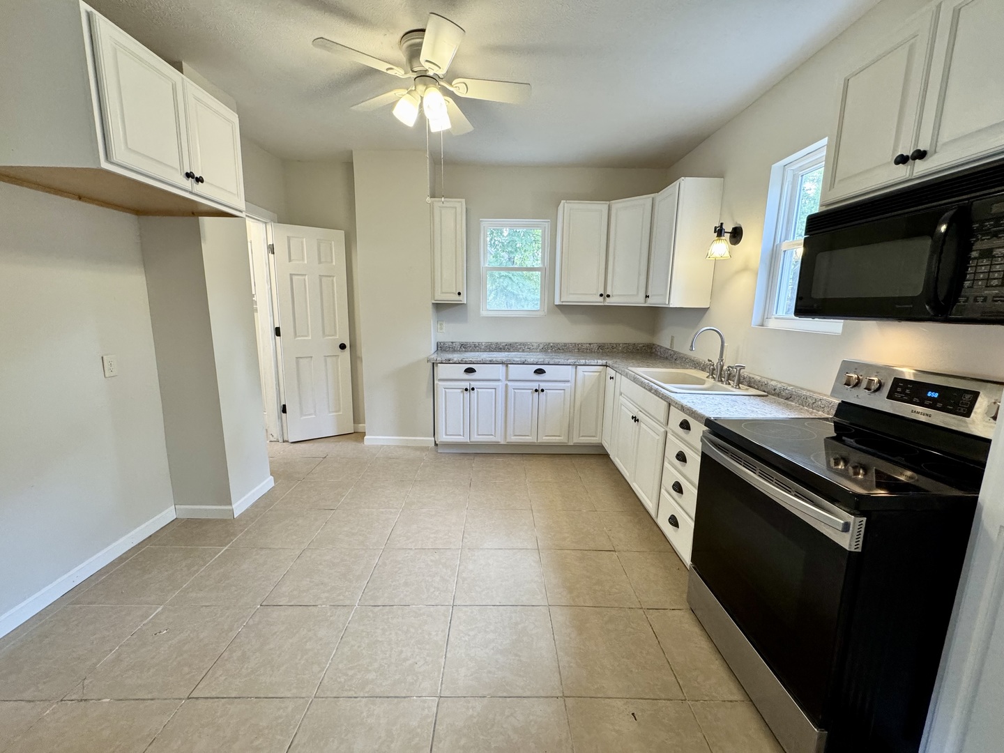 304 S Prairie Street, Bloomington, IL 61701