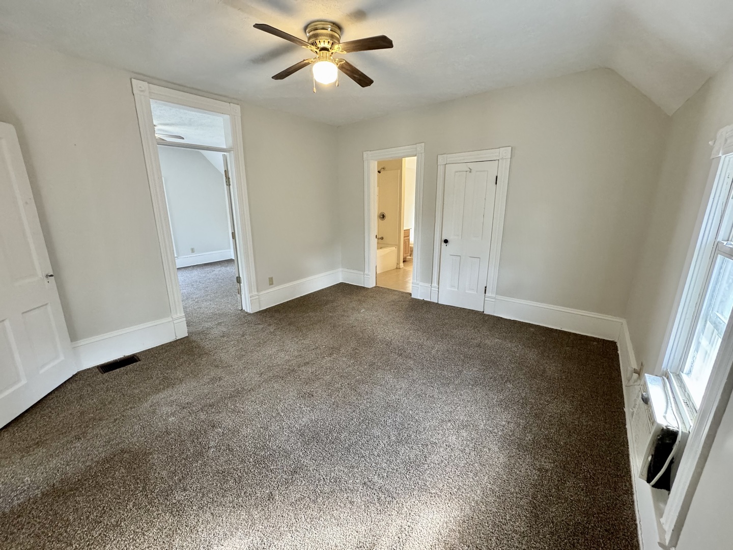 304 S Prairie Street, Bloomington, IL 61701