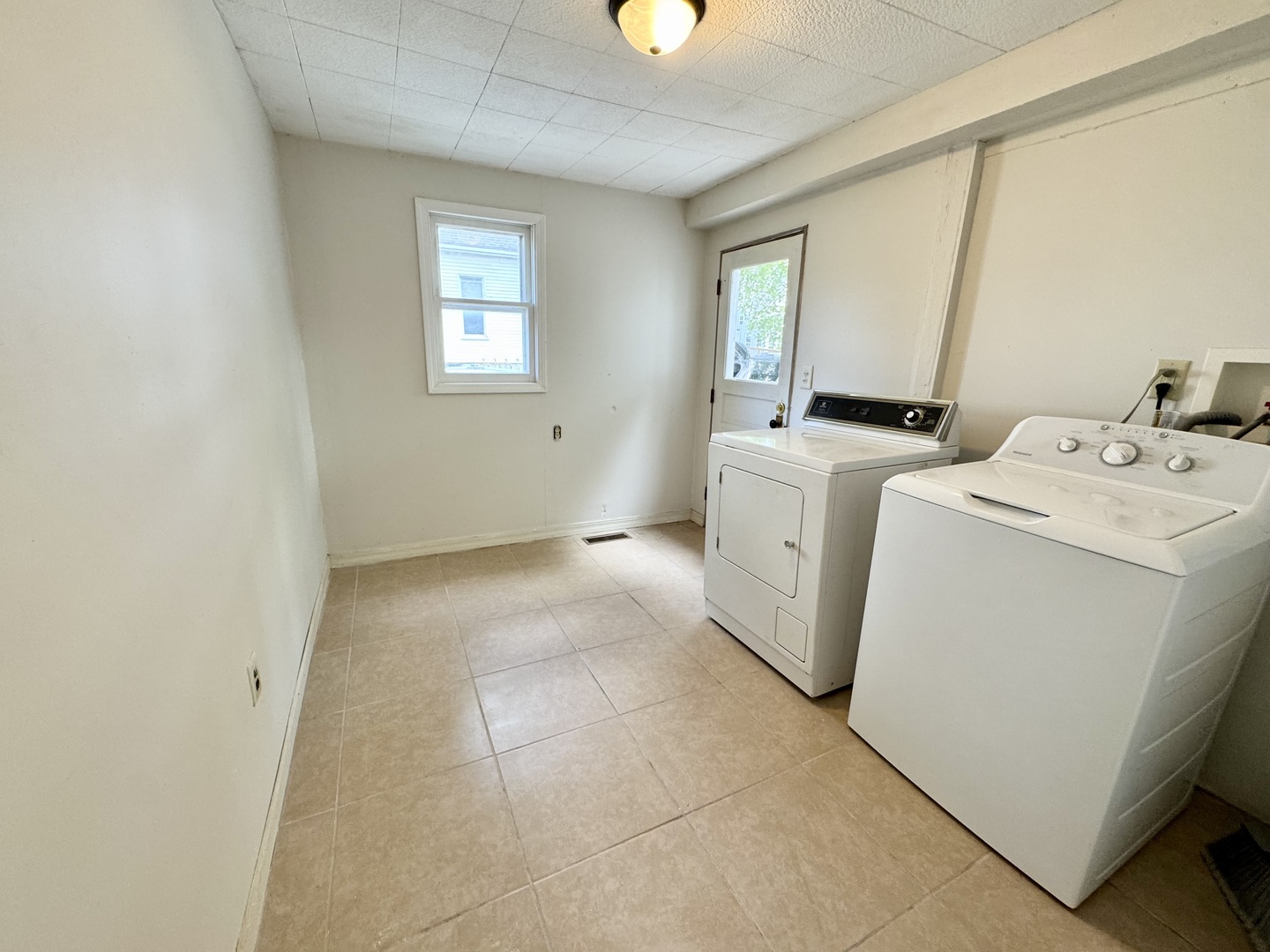 304 S Prairie Street, Bloomington, IL 61701